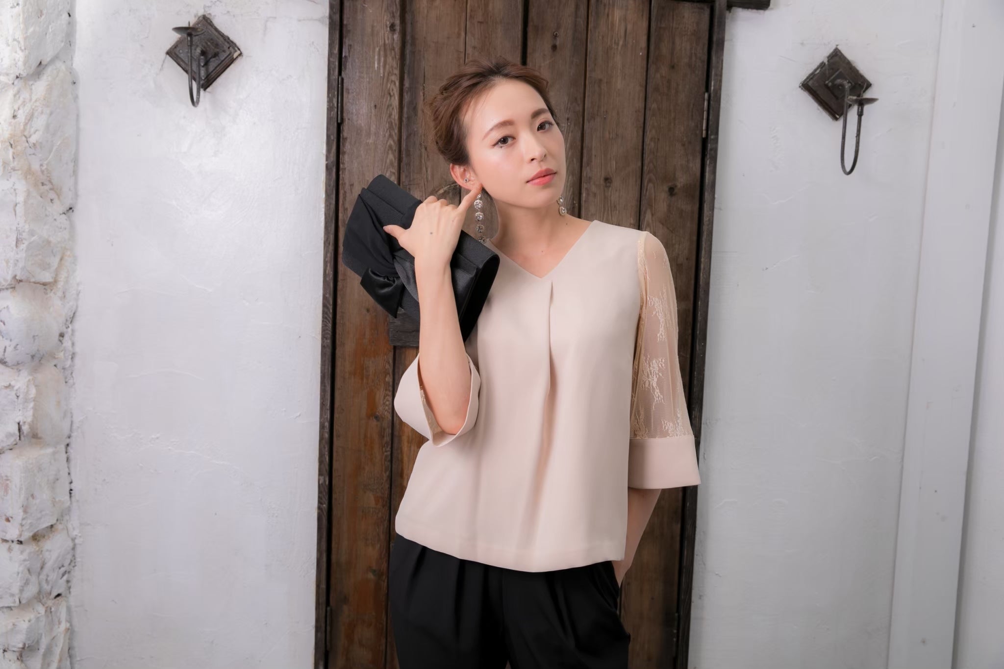 [レンタル] BELINDA DE CAPRIS チュールスリーブカフス セットアップ パンツドレス ベージュ×ブラックの宅配レンタル - 8