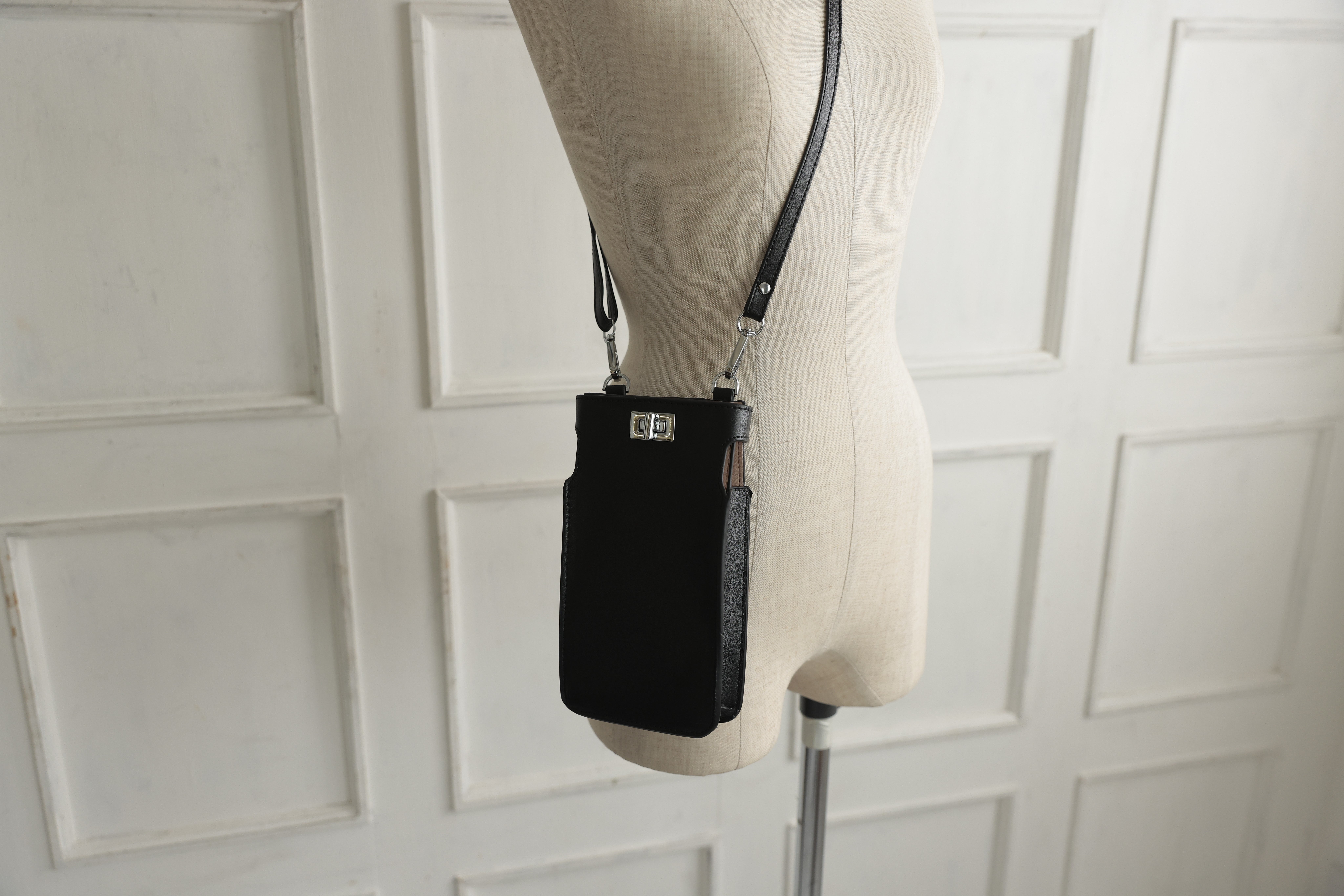 [レンタル] アートマリー スマホショルダーバッグ ブラックの宅配レンタル - 4