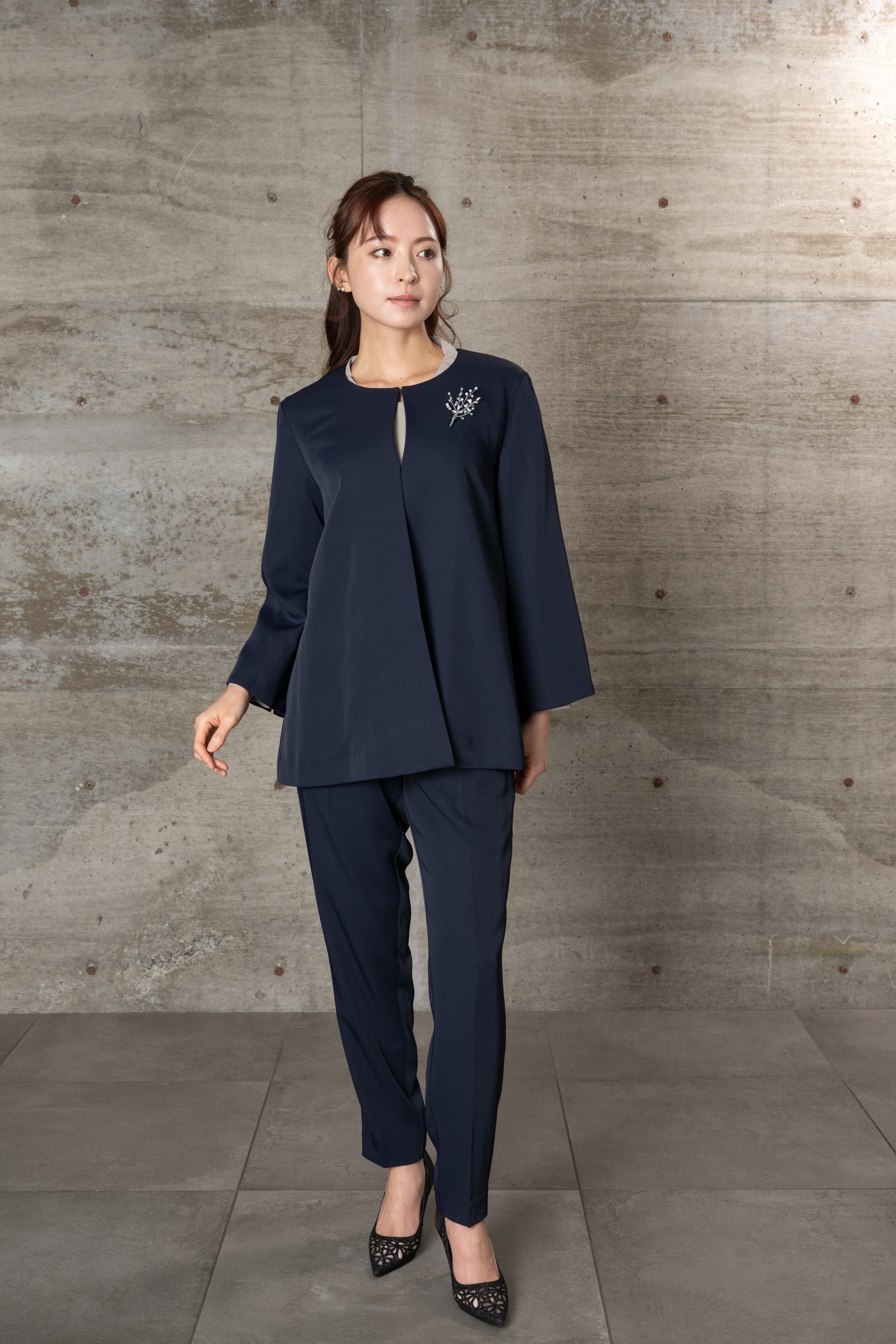 [レンタル] BELINDA DE CAPRIS ノーカラータック テーパード2P レディーススーツの宅配レンタル - 12