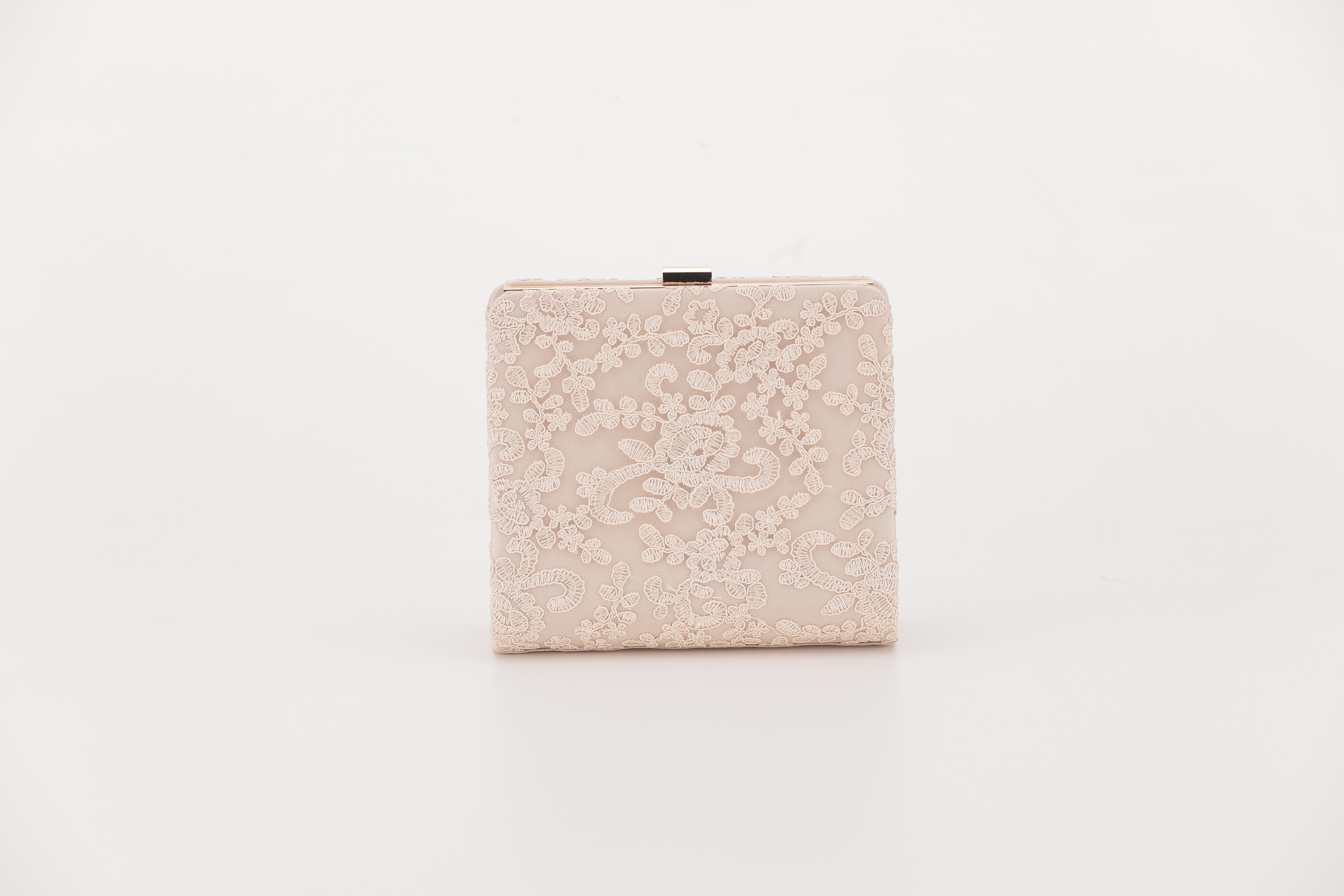 [レンタル] アートマリー 刺繍スクエアパーティーバッグ ベージュの宅配レンタル - 4