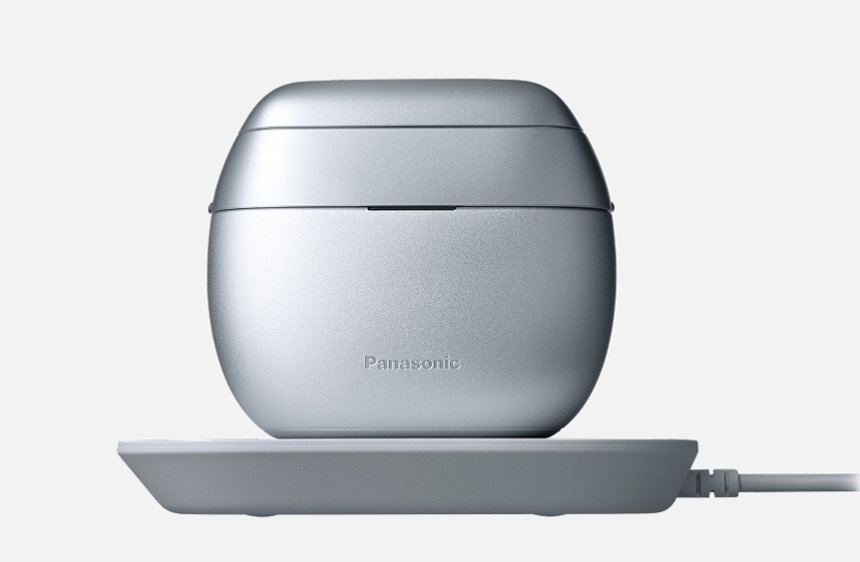 パナソニック ラムダッシュ パームインPRO –METAL EDITION- ES-P680U 6枚刃 電動シェーバー 本体正面 充電台にセットした状態 メタルシルバー - 3