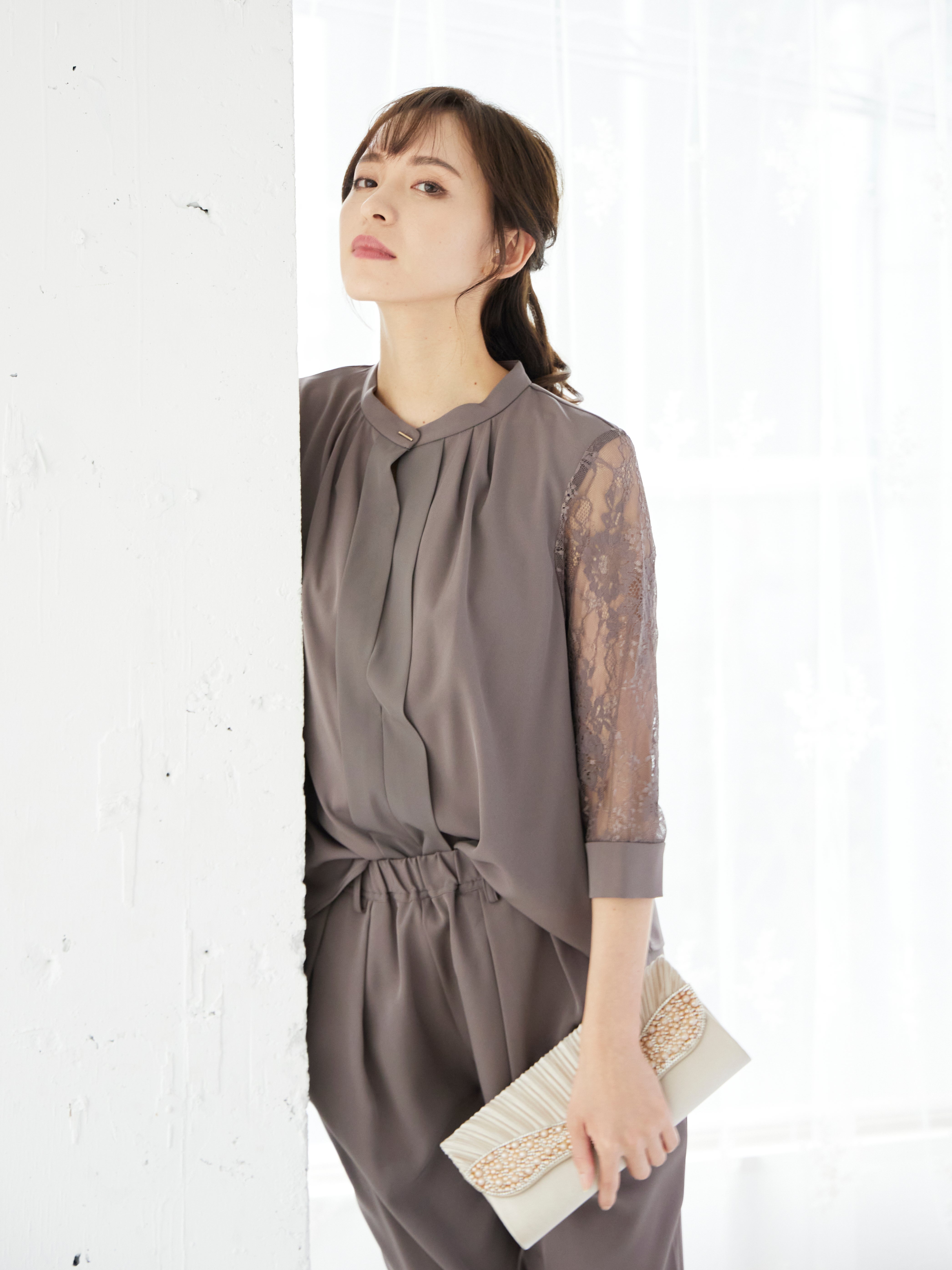 [レンタル] BELINDA DE CAPRIS 前開きブラウス セットアップ テーパードパンツドレス モカの宅配レンタル - 16