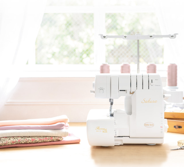 ベビーロック ロックミシン 4本糸 BLS-5 Sakura 使用環境イメージ デスク上 - 3