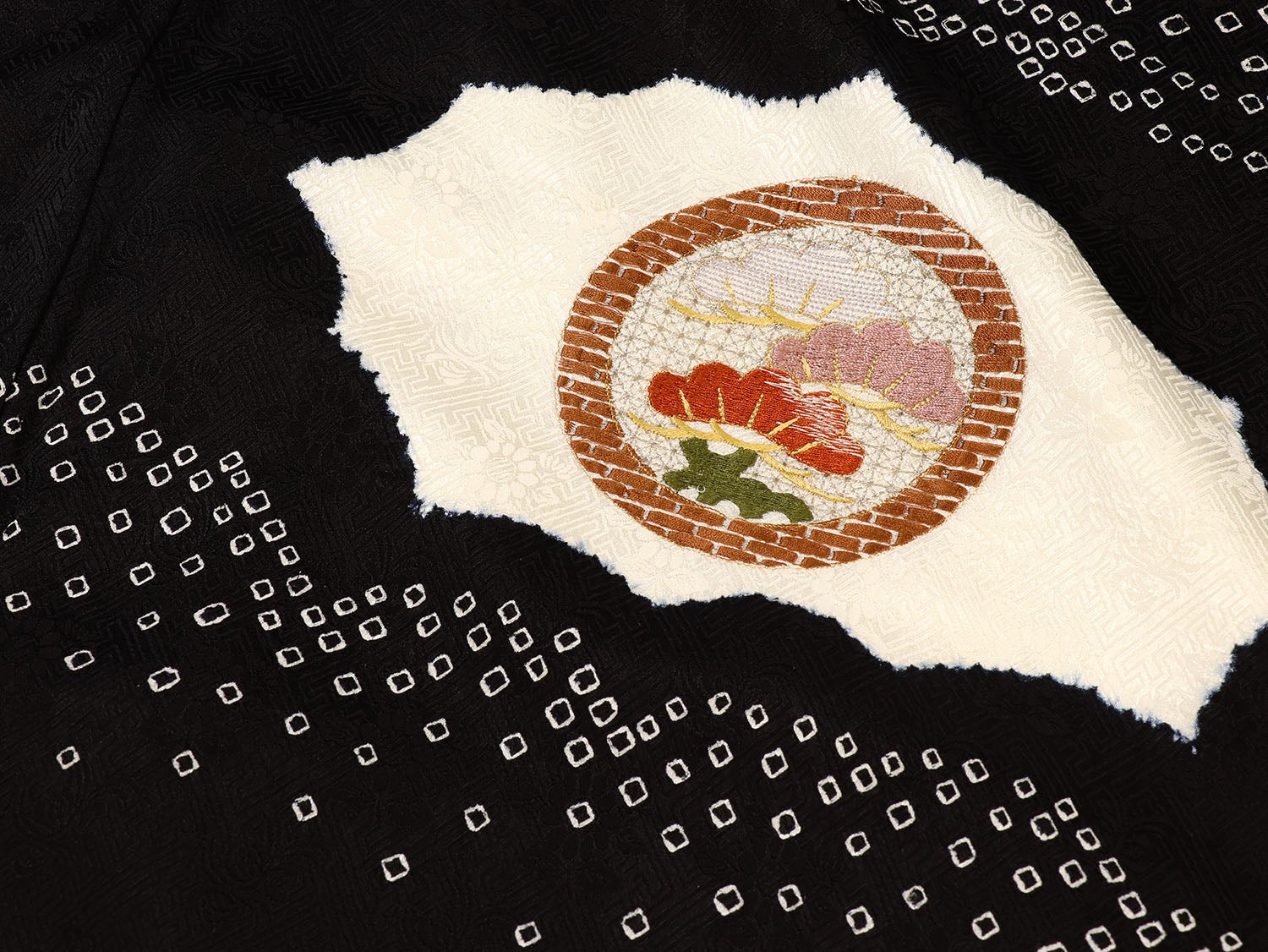 [レンタル] 男の子 お宮参り 産着 レンタル6点フルセット 正絹 刺繍の鷹に松と玉手箱 疋田の黒色の宅配レンタル - 5