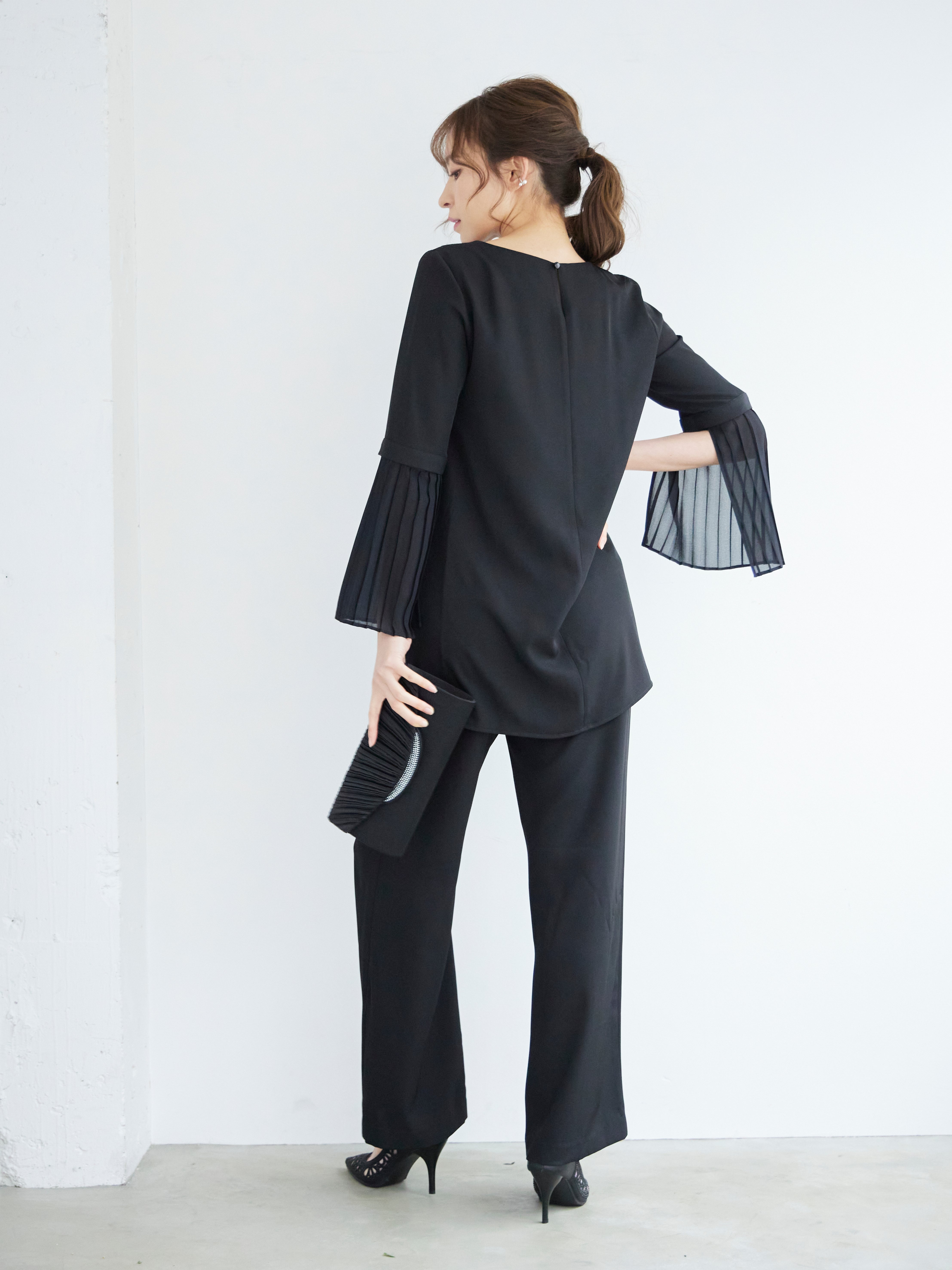 [レンタル] BELINDA DE CAPRIS プリーツ袖 セットアップ スリットパンツドレス ブラックの宅配レンタル - 3