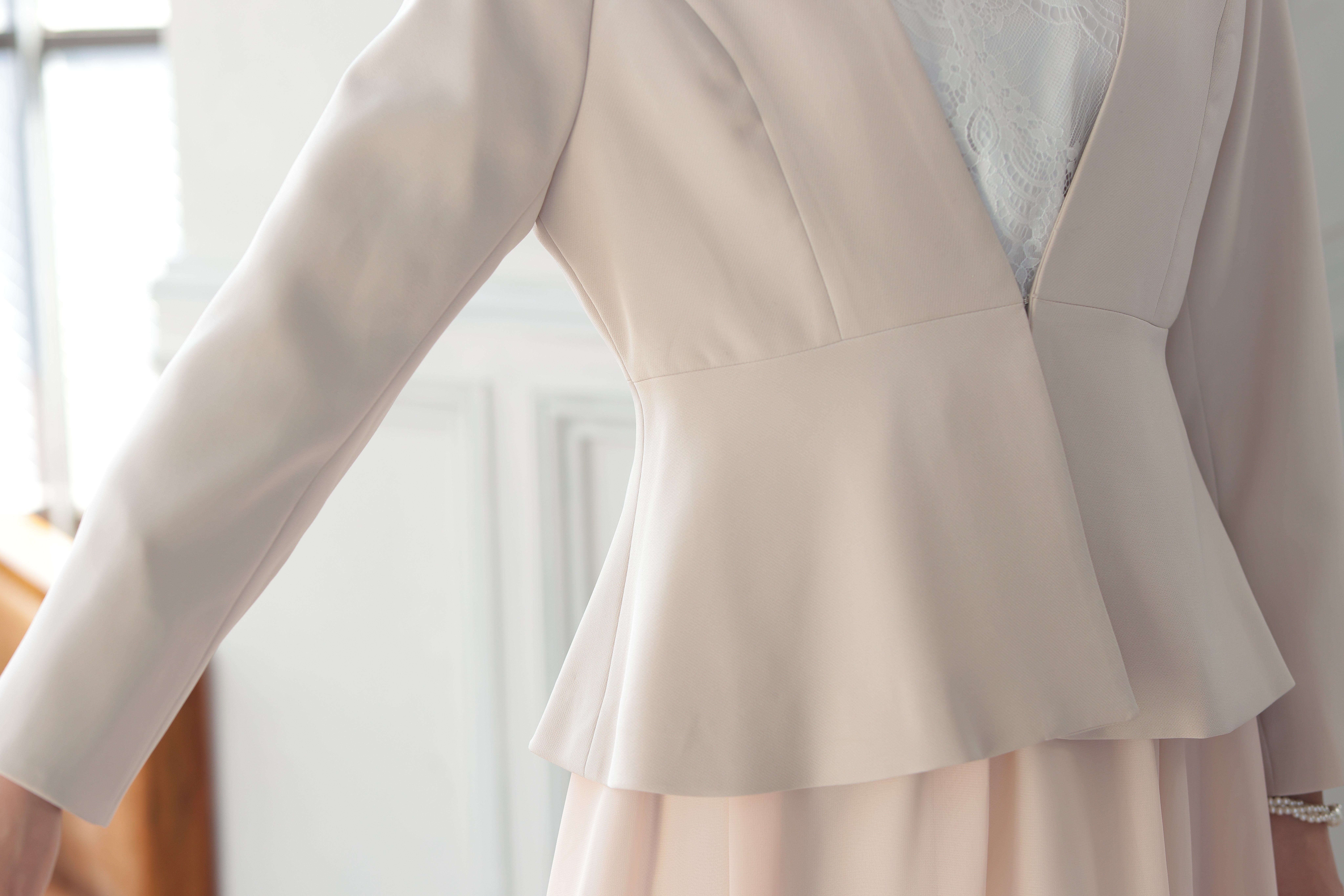 [レンタル] アートマリー ボトルネックワンピースジャケットスーツ【2点セット】ベージュの宅配レンタル - 10