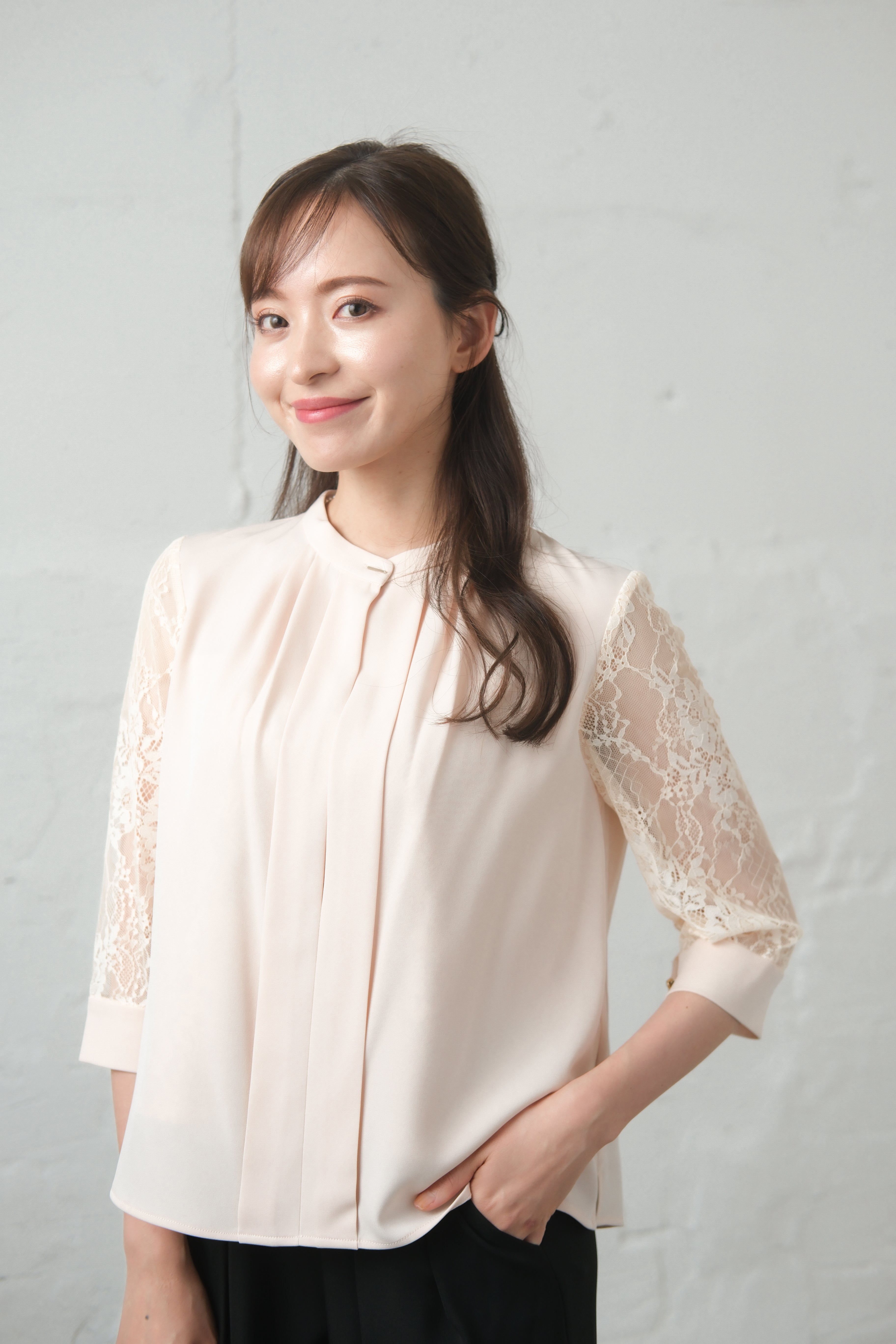 [レンタル] BELINDA DE CAPRIS 前開きブラウス セットアップ テーパードパンツドレス ベージュの宅配レンタル - 15