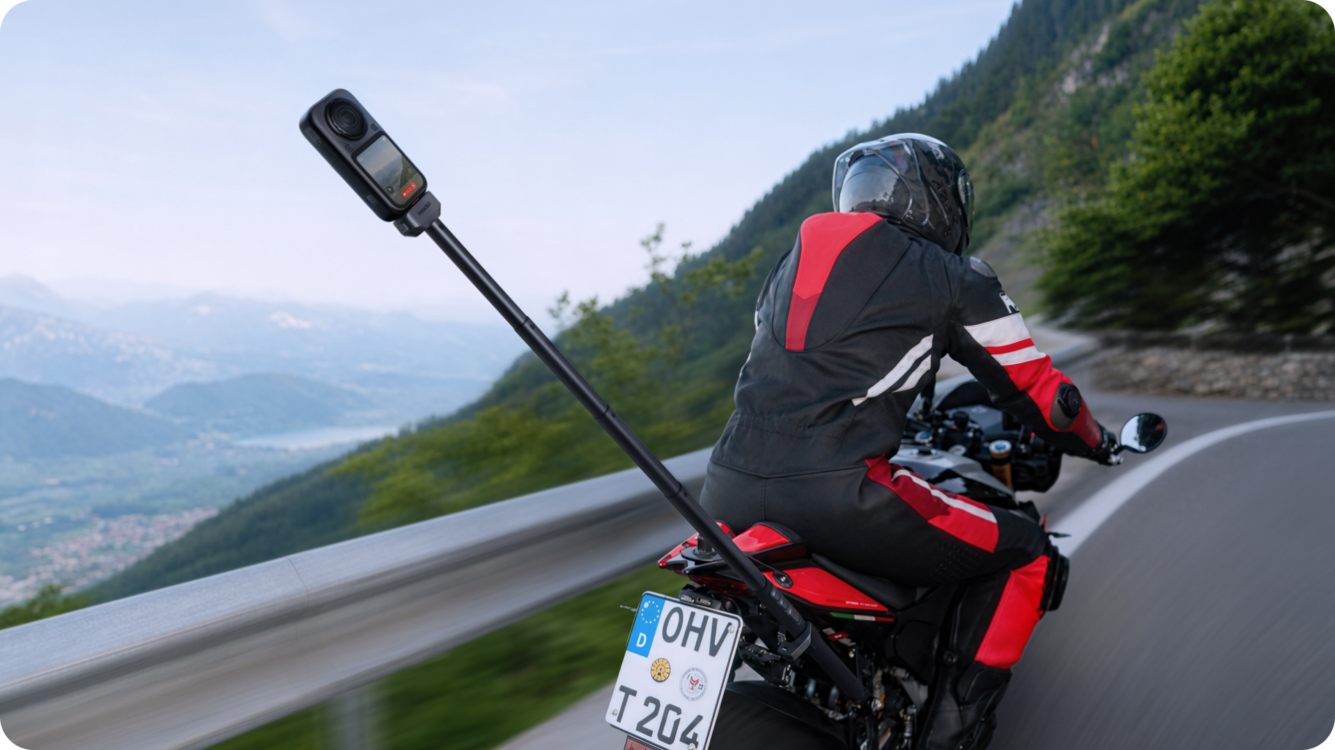 Insta360 X6 パワー自撮り棒 バイク走行中の撮影イメージ 横長 - 6