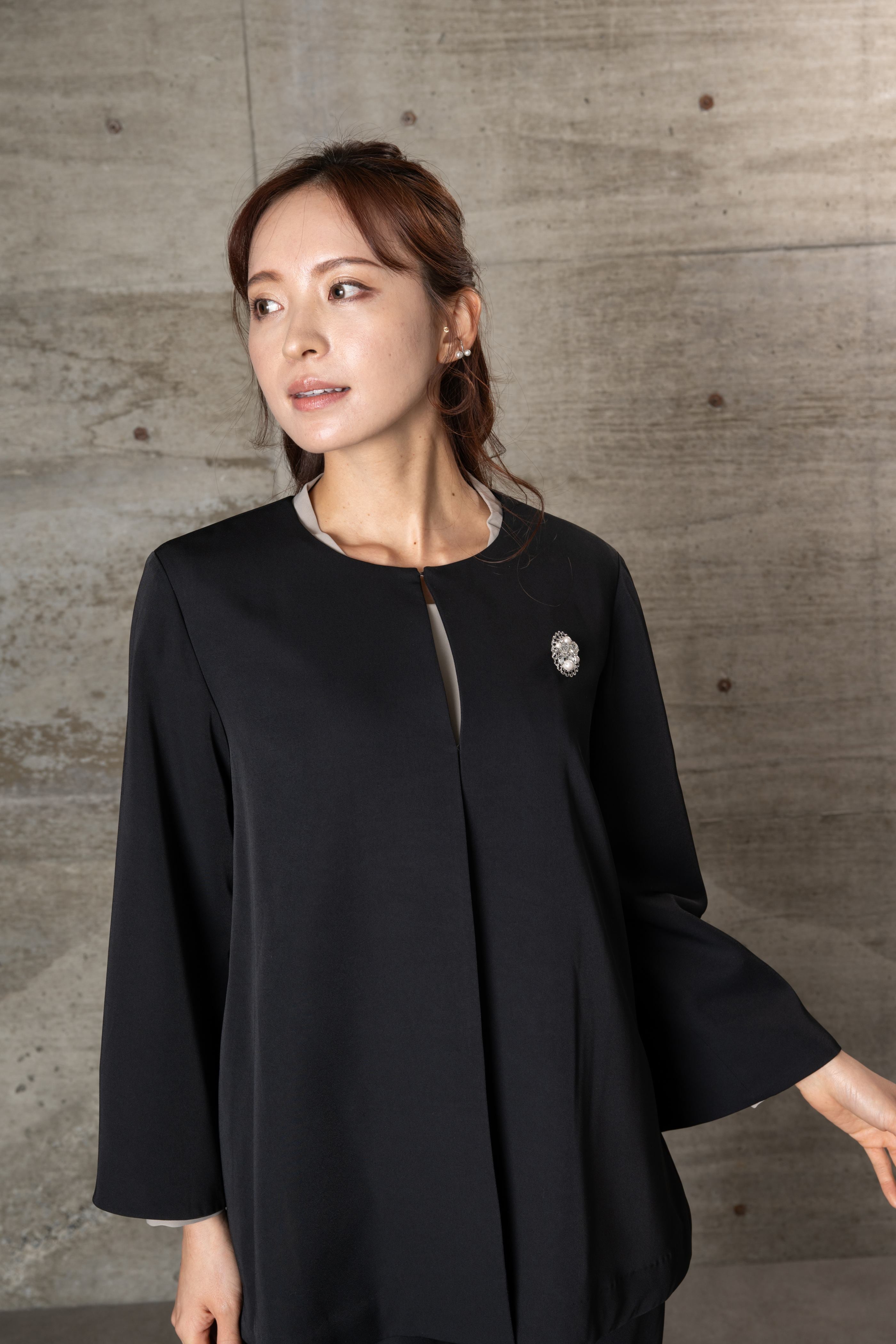 [レンタル] BELINDA DE CAPRIS ノーカラータック テーパード2P レディーススーツ ネイビー Lサイズ