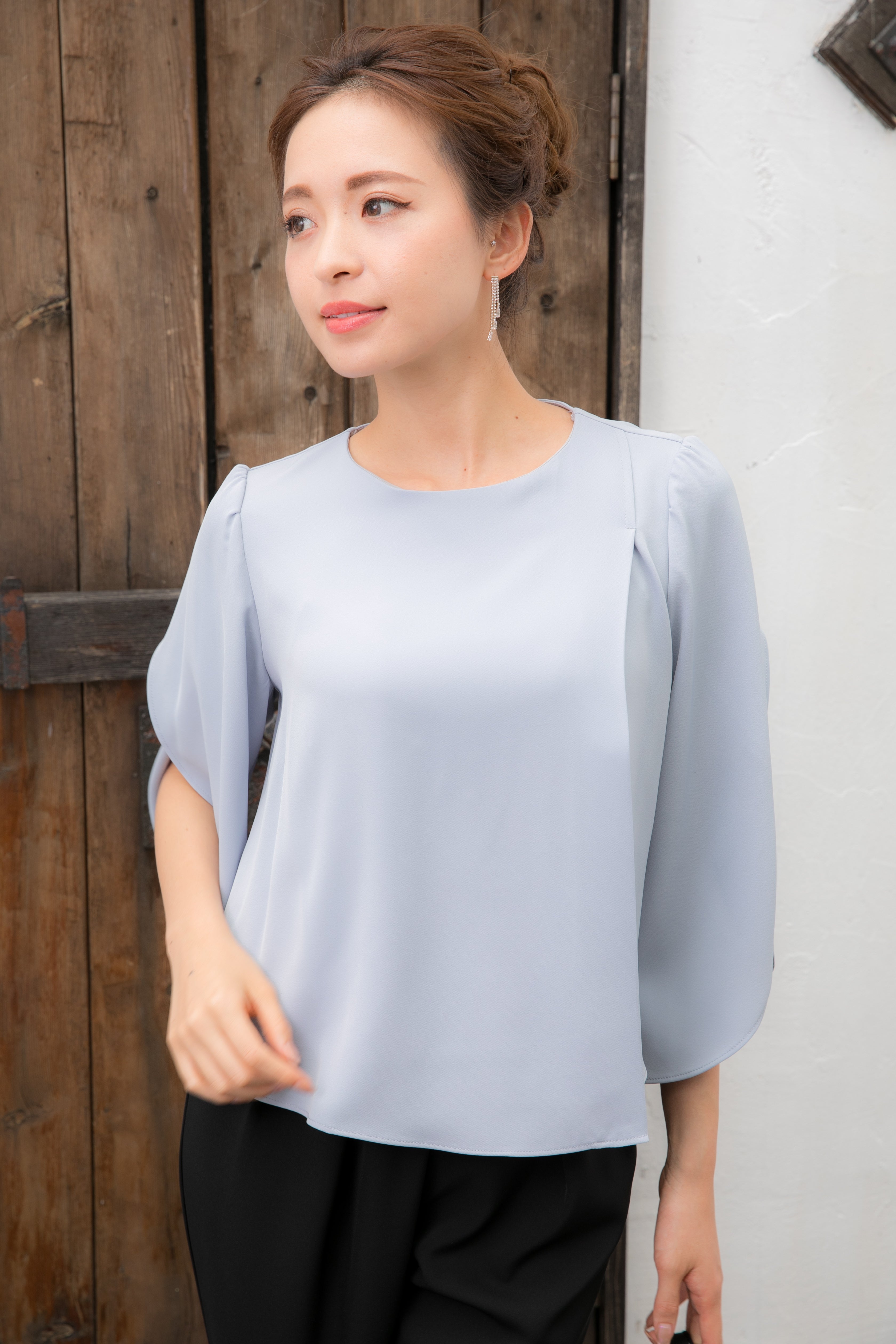 [レンタル] BELINDA DE CAPRIS チューリップスリーブ セットアップ パンツドレス グレー×ブラックの宅配レンタル - 17