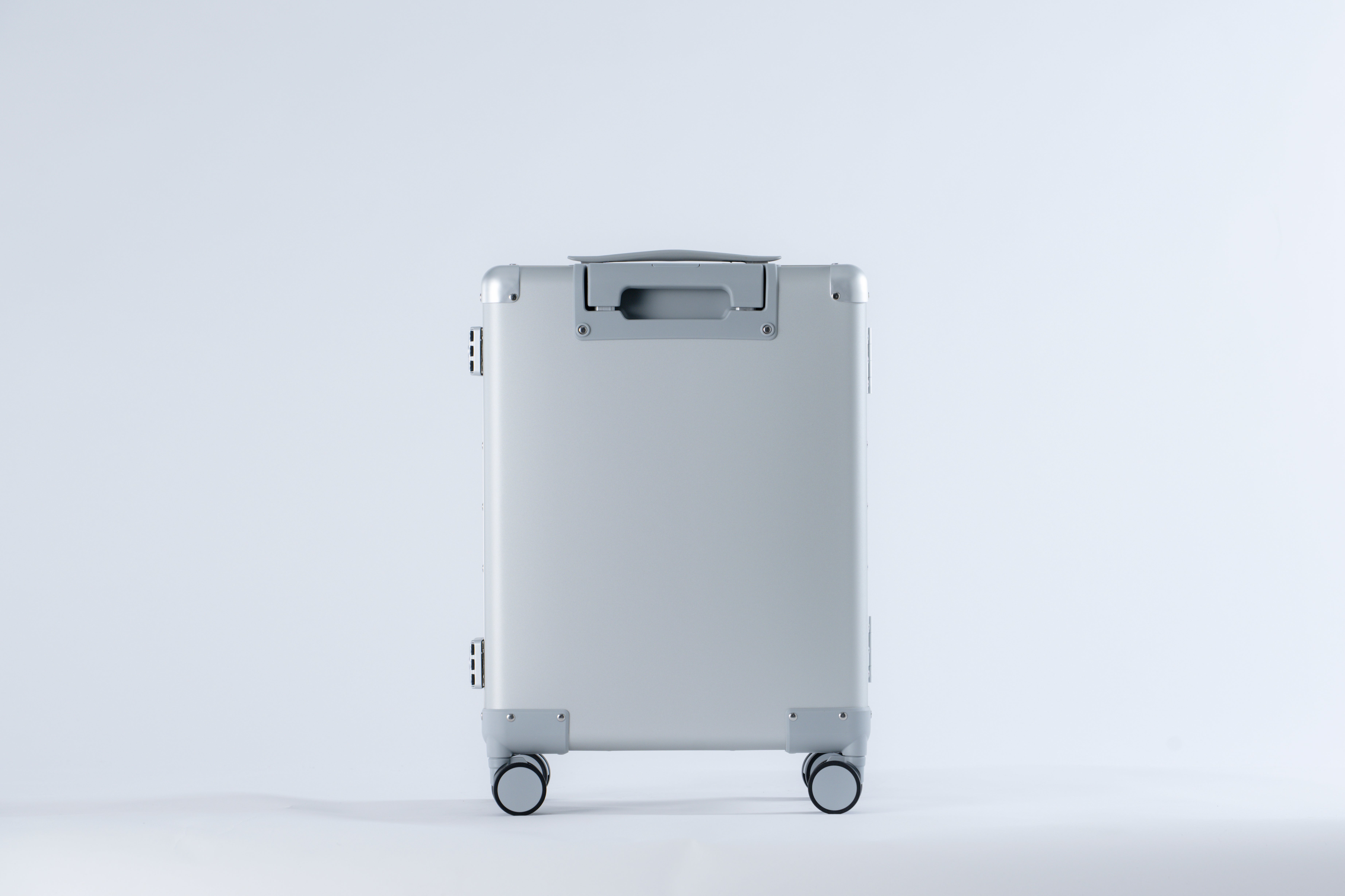 [レンタル] [1-3泊向けサイズ]Magne Suitcase 33L マグネシウム製スーツケースの宅配レンタル - 10