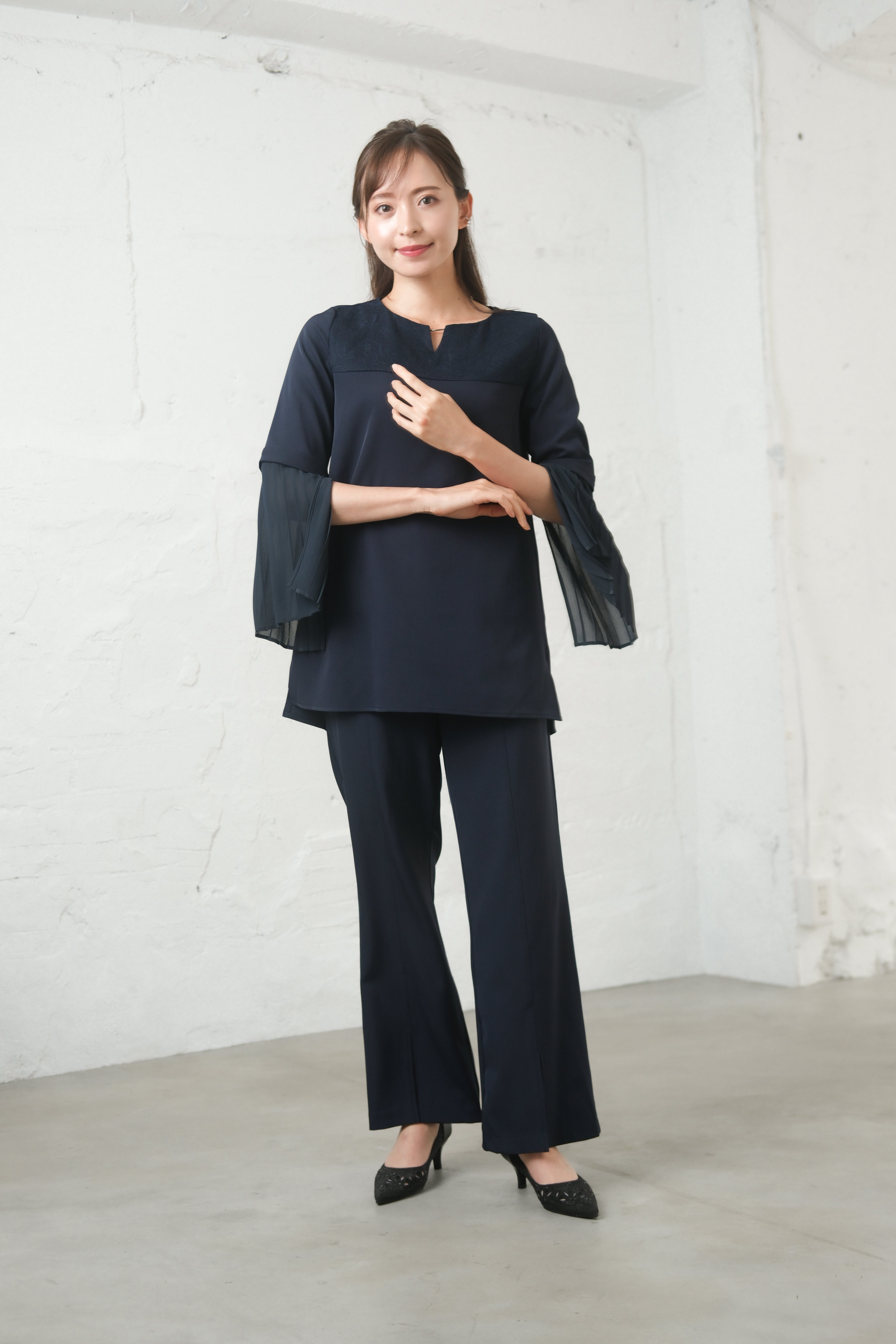 [レンタル] BELINDA DE CAPRIS プリーツ袖 セットアップ スリットパンツドレス ネイビーの宅配レンタル - 2