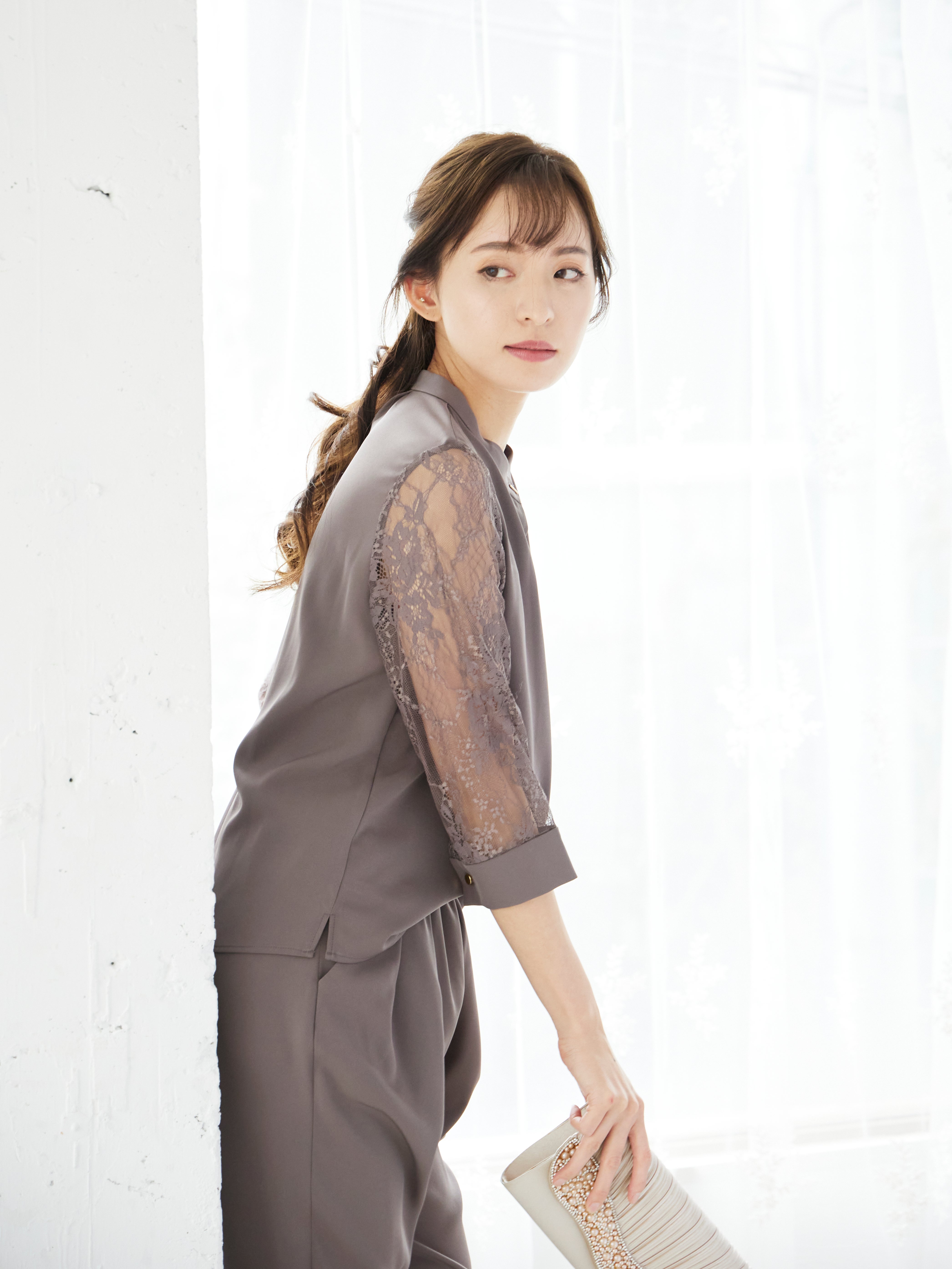 [レンタル] BELINDA DE CAPRIS 前開きブラウス セットアップ テーパードパンツドレス モカの宅配レンタル - 14