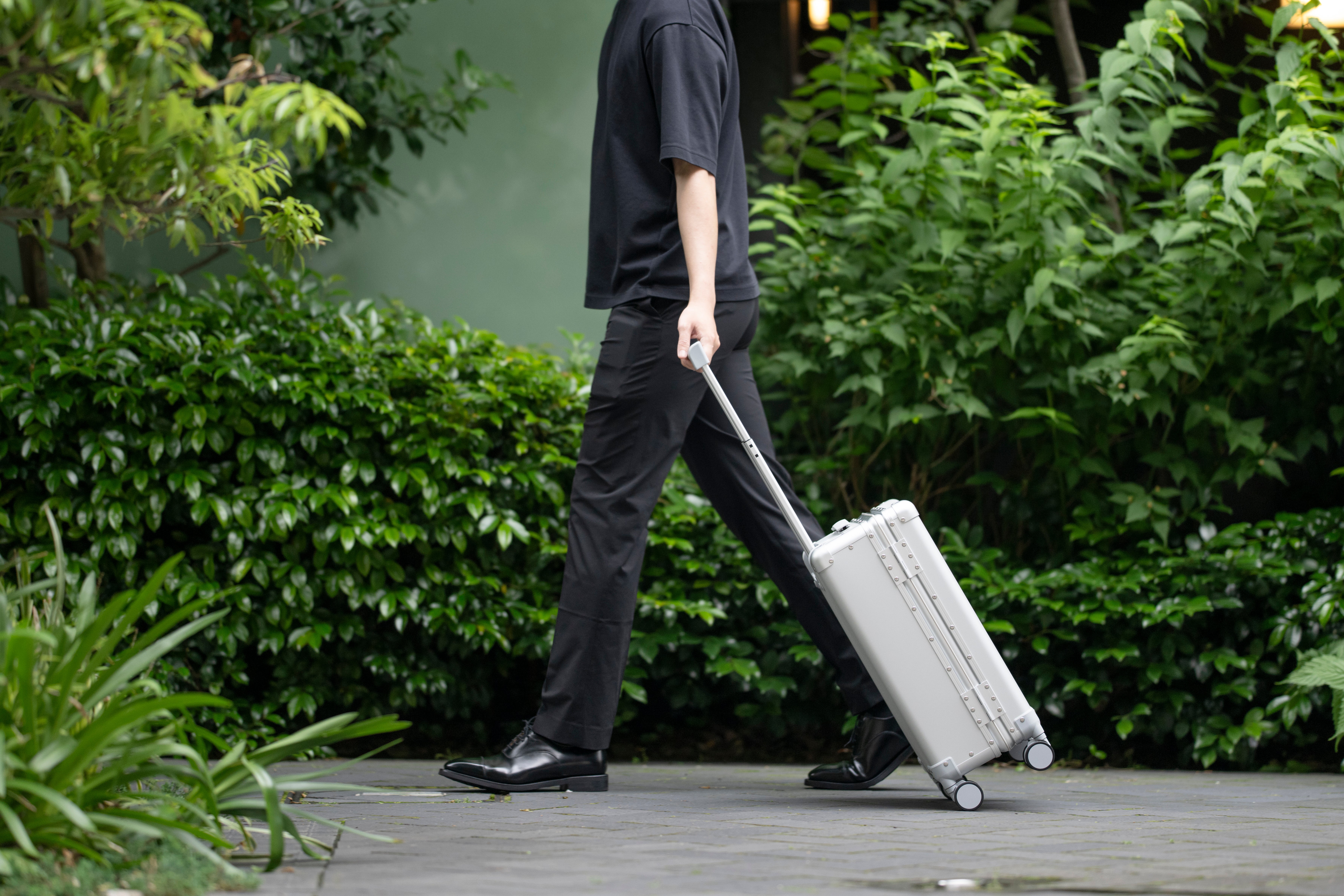 [レンタル] [1-3泊向けサイズ]Magne Suitcase 33L マグネシウム製スーツケースの宅配レンタル - 12