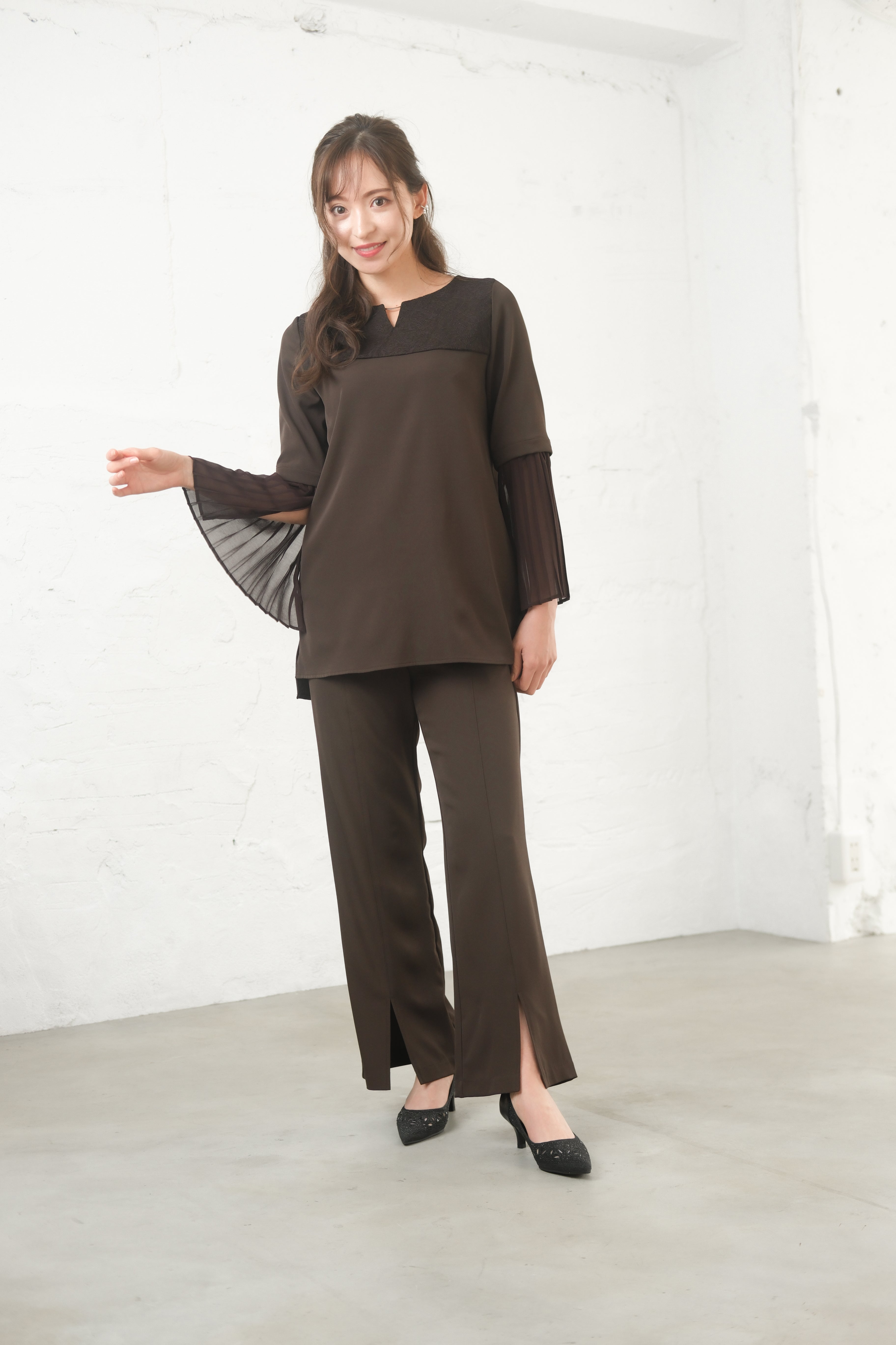 [レンタル] BELINDA DE CAPRIS プリーツ袖 セットアップ スリットパンツドレス ブラウンの宅配レンタル - 5