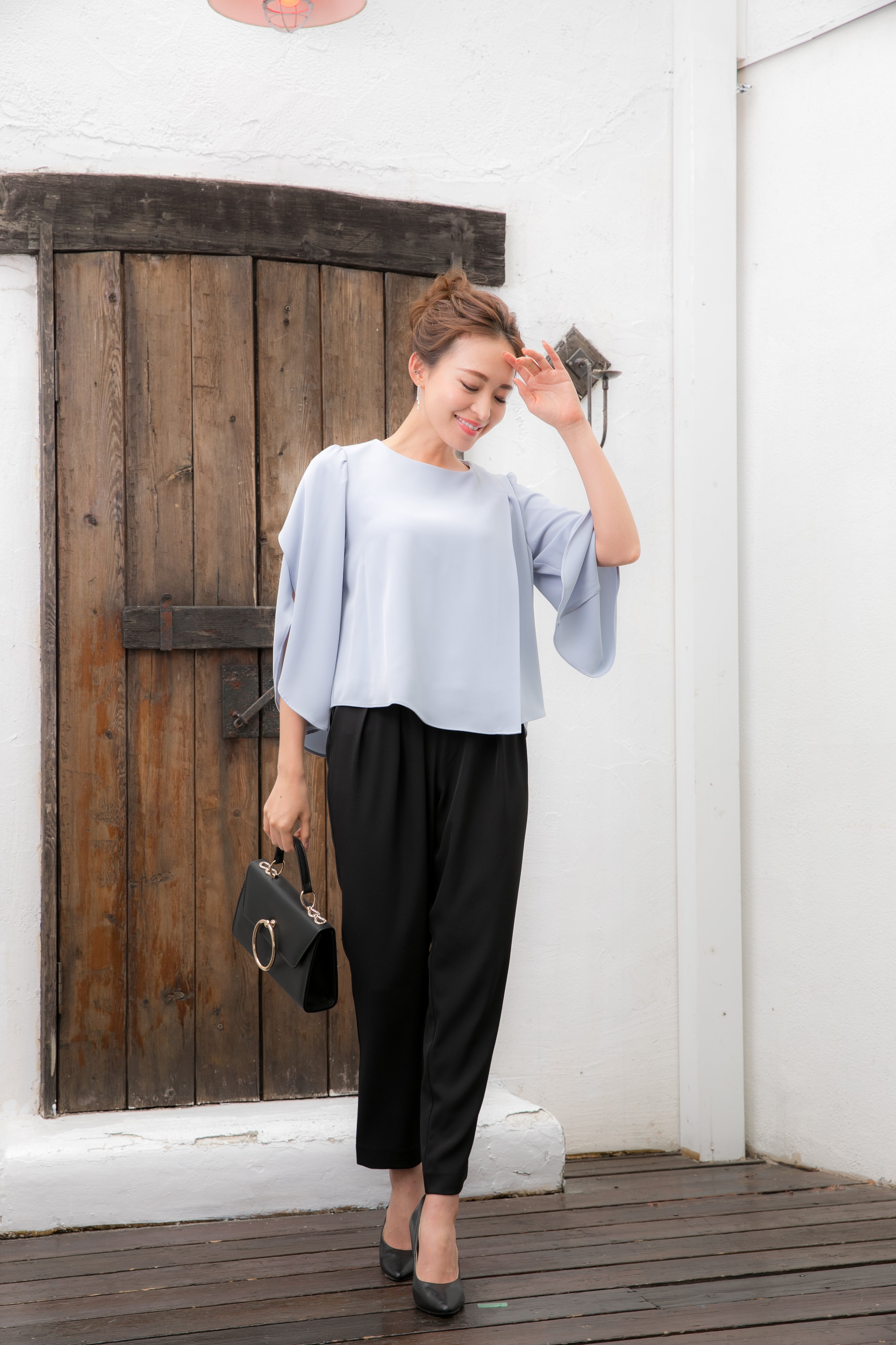 [レンタル] BELINDA DE CAPRIS チューリップスリーブ セットアップ パンツドレス グレー×ブラックの宅配レンタル - 4