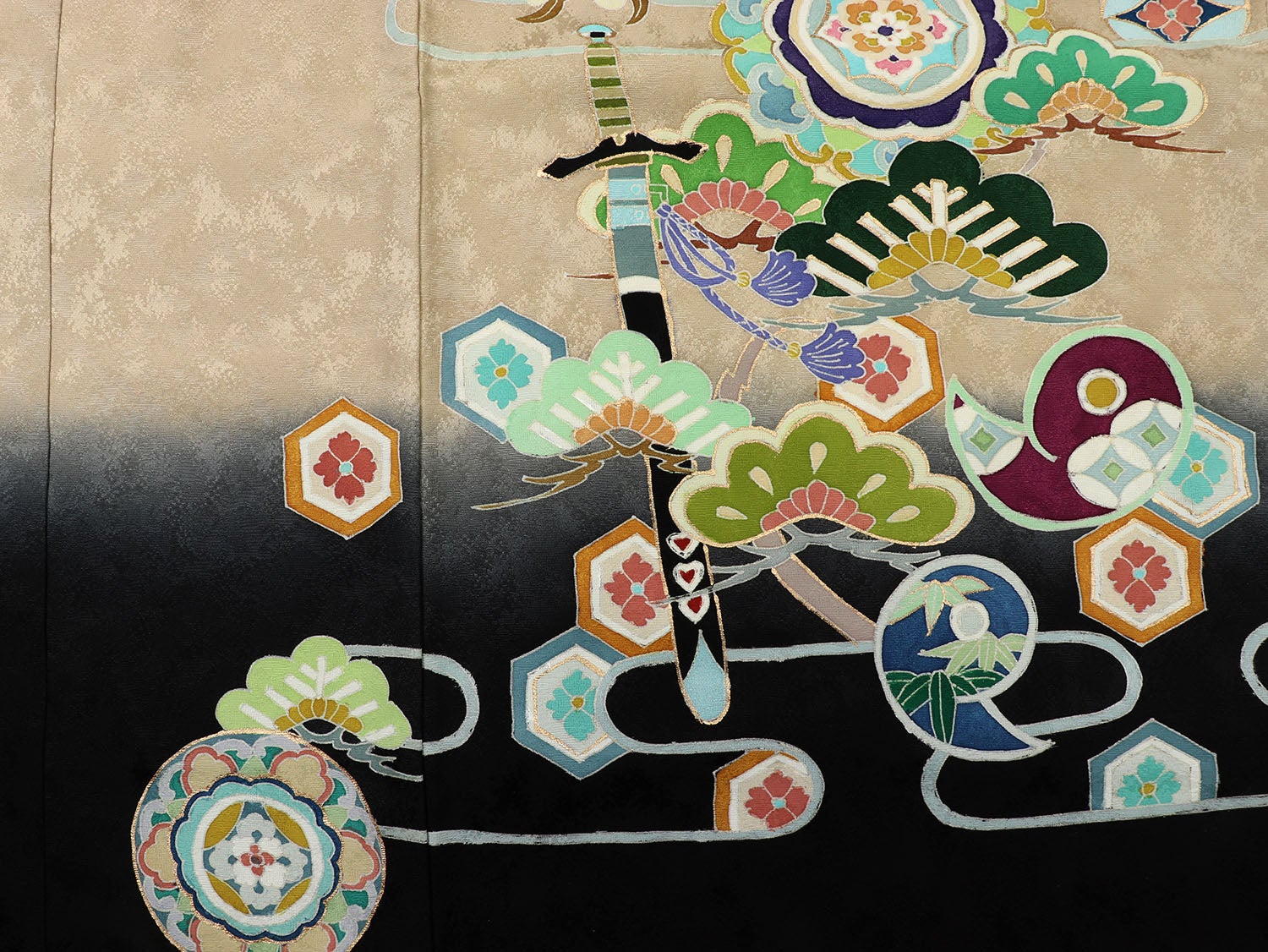 [レンタル] [手描友禅] 男の子 お宮参り 産着 レンタル6点フルセット 正絹 鷹に神器 黒色の宅配レンタル - 7