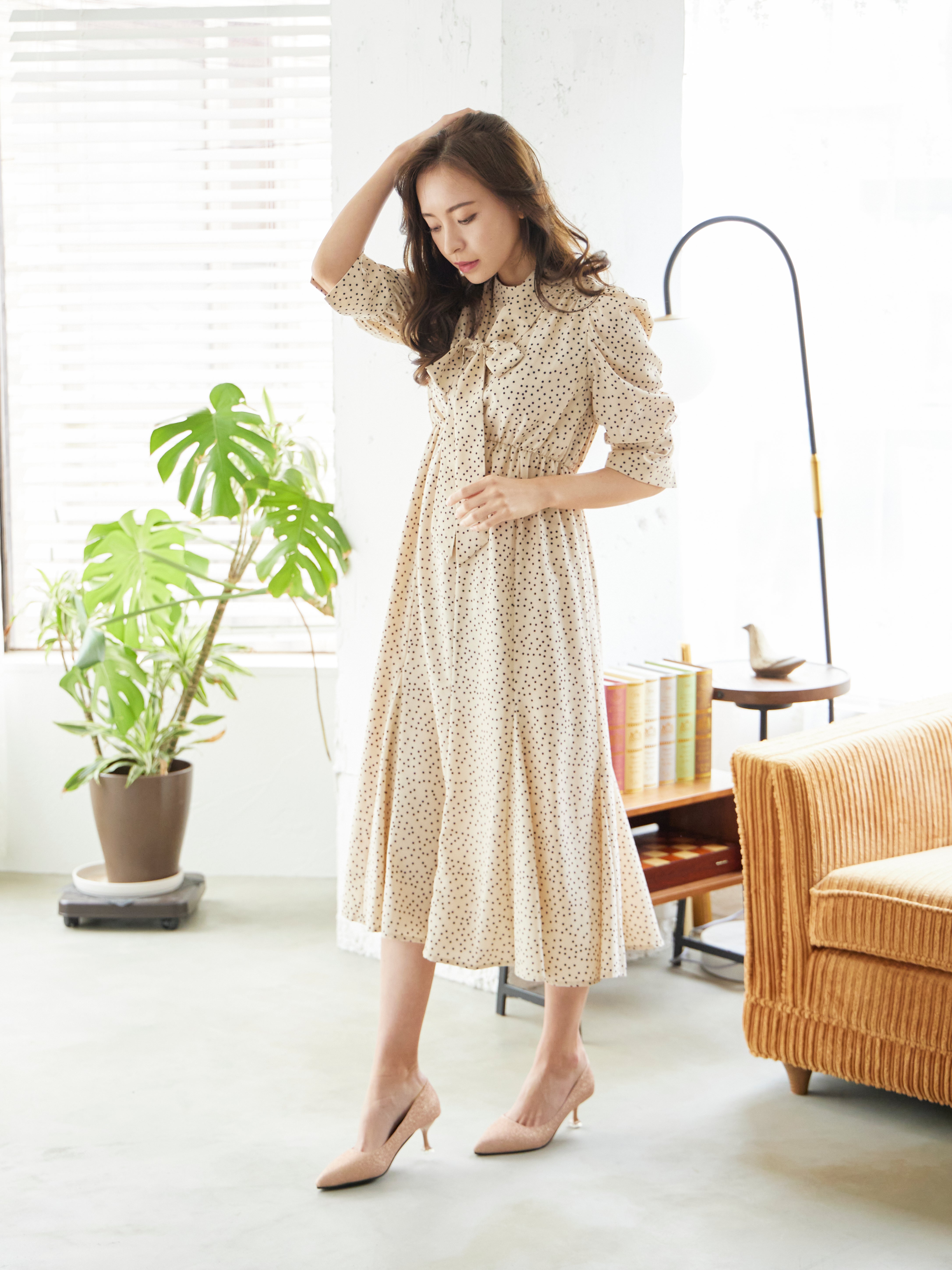 [レンタル] BELINDA DE CAPRIS ギャザースリーブ ドットワンピースドレス ベージュの宅配レンタル - 4