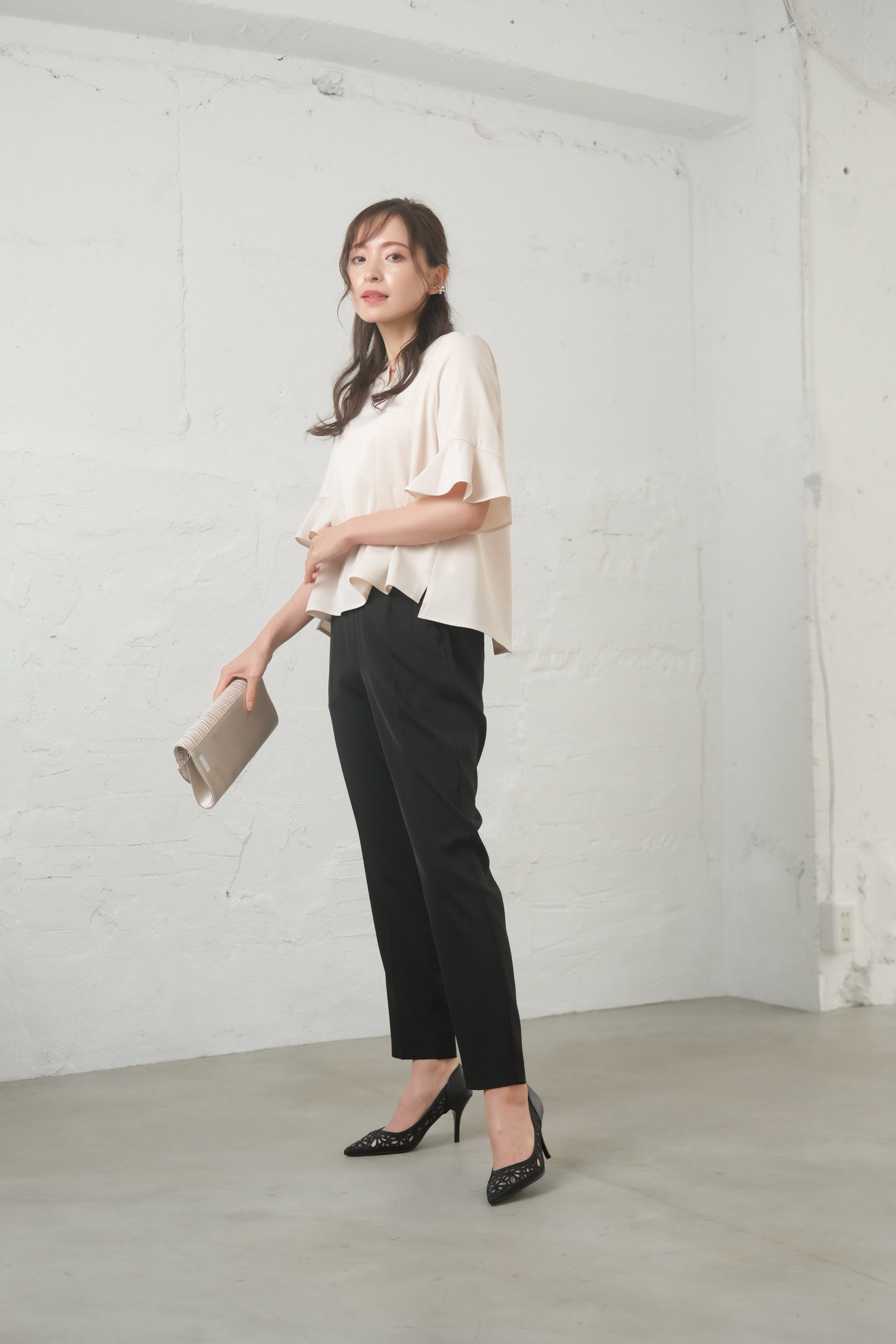 [レンタル] BELINDA DE CAPRIS パンツドレス バックレーストップス 2点セット ベージュ×ブラックの宅配レンタル - 3