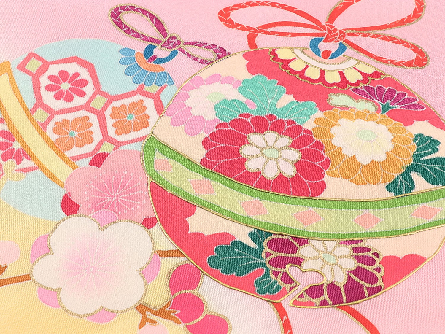 [レンタル] [手描友禅] 女の子 お宮参り 産着 手描友禅 レンタル6点フルセット 正絹 鈴に扇面 古典調の薄ピンク色に赤ぼかしの宅配レンタル - 5