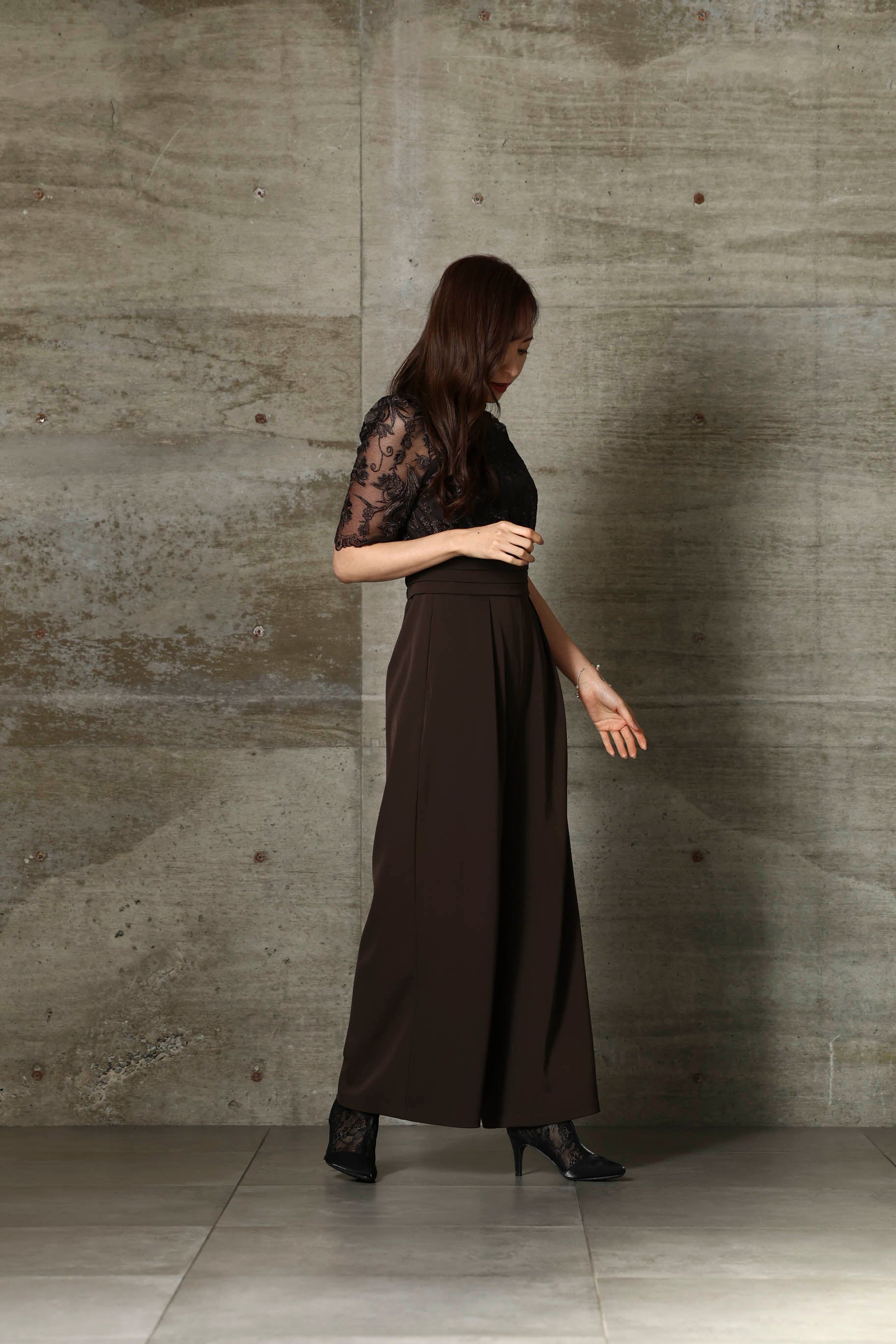 【新品】BELINDA DE CAPRIS 刺繍レースオールインワンパンツドレス レンタル] BELINDA DE CAPRIS 刺繍レース オールインワン パンツ