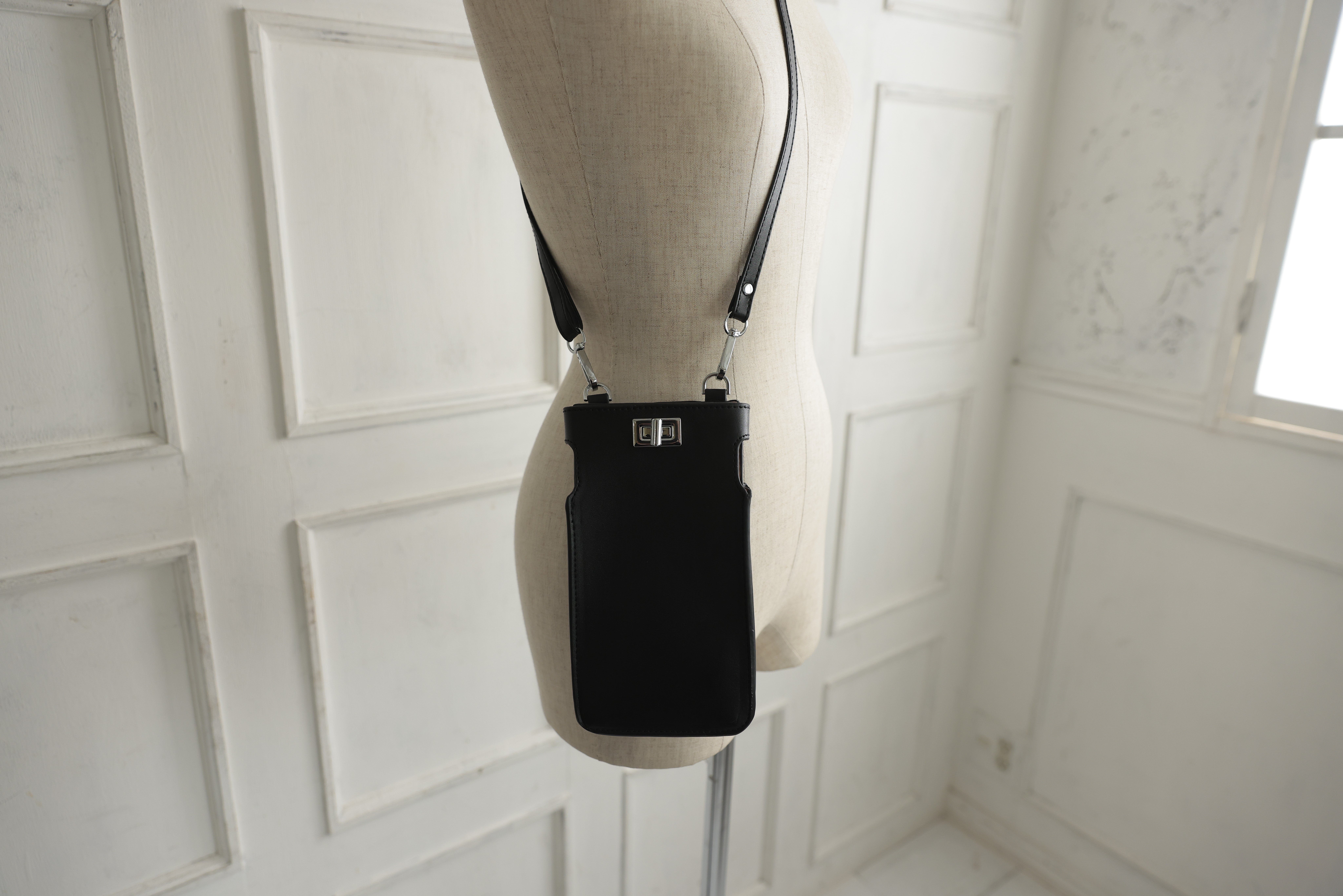 [レンタル] アートマリー スマホショルダーバッグ ブラックの宅配レンタル - 5