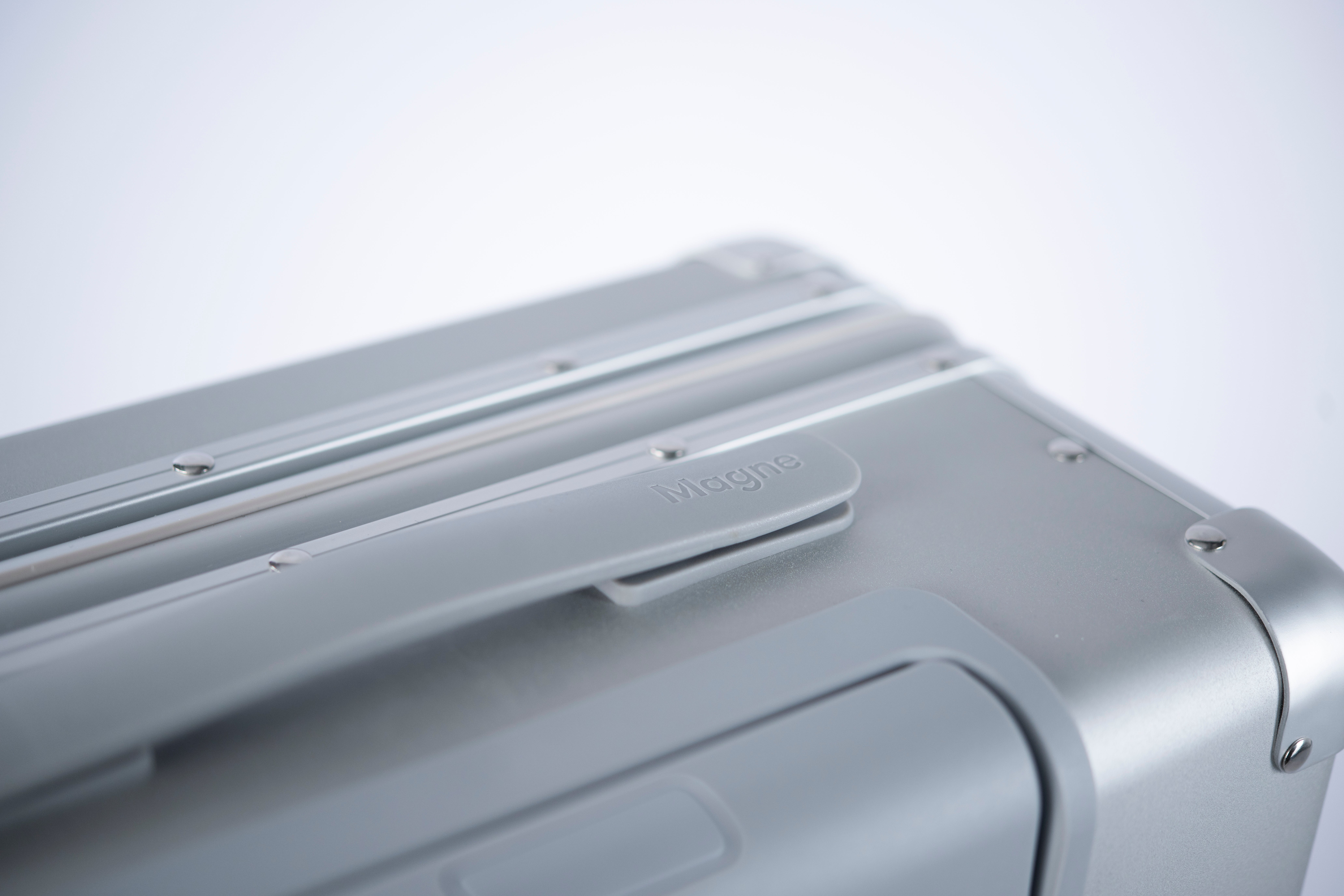 [レンタル] [1-3泊向けサイズ]Magne Suitcase 33L マグネシウム製スーツケースの宅配レンタル - 6