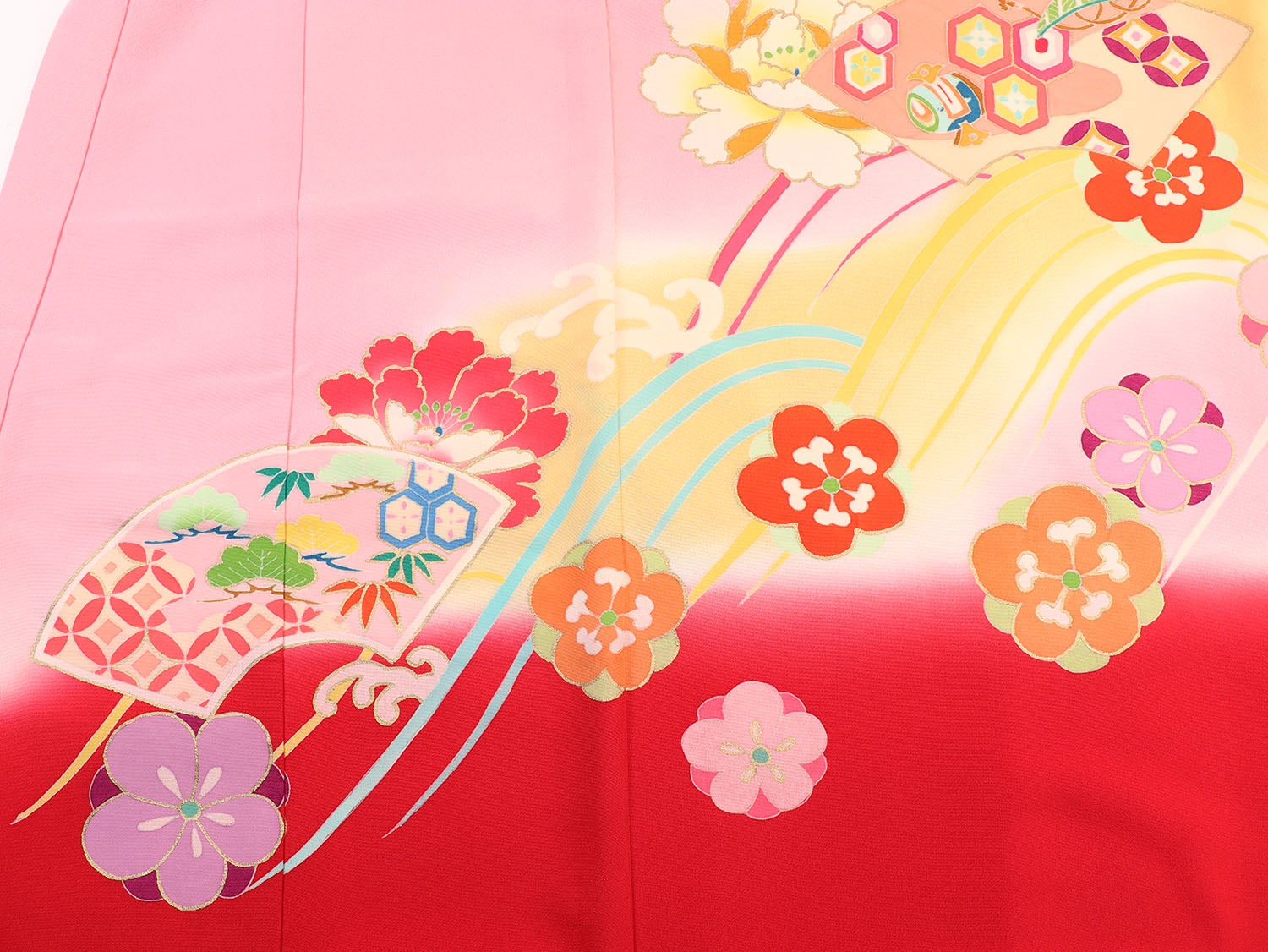 [レンタル] [手描友禅] 女の子 お宮参り 産着 手描友禅 レンタル6点フルセット 正絹 鈴に扇面 古典調の薄ピンク色に赤ぼかしの宅配レンタル - 7