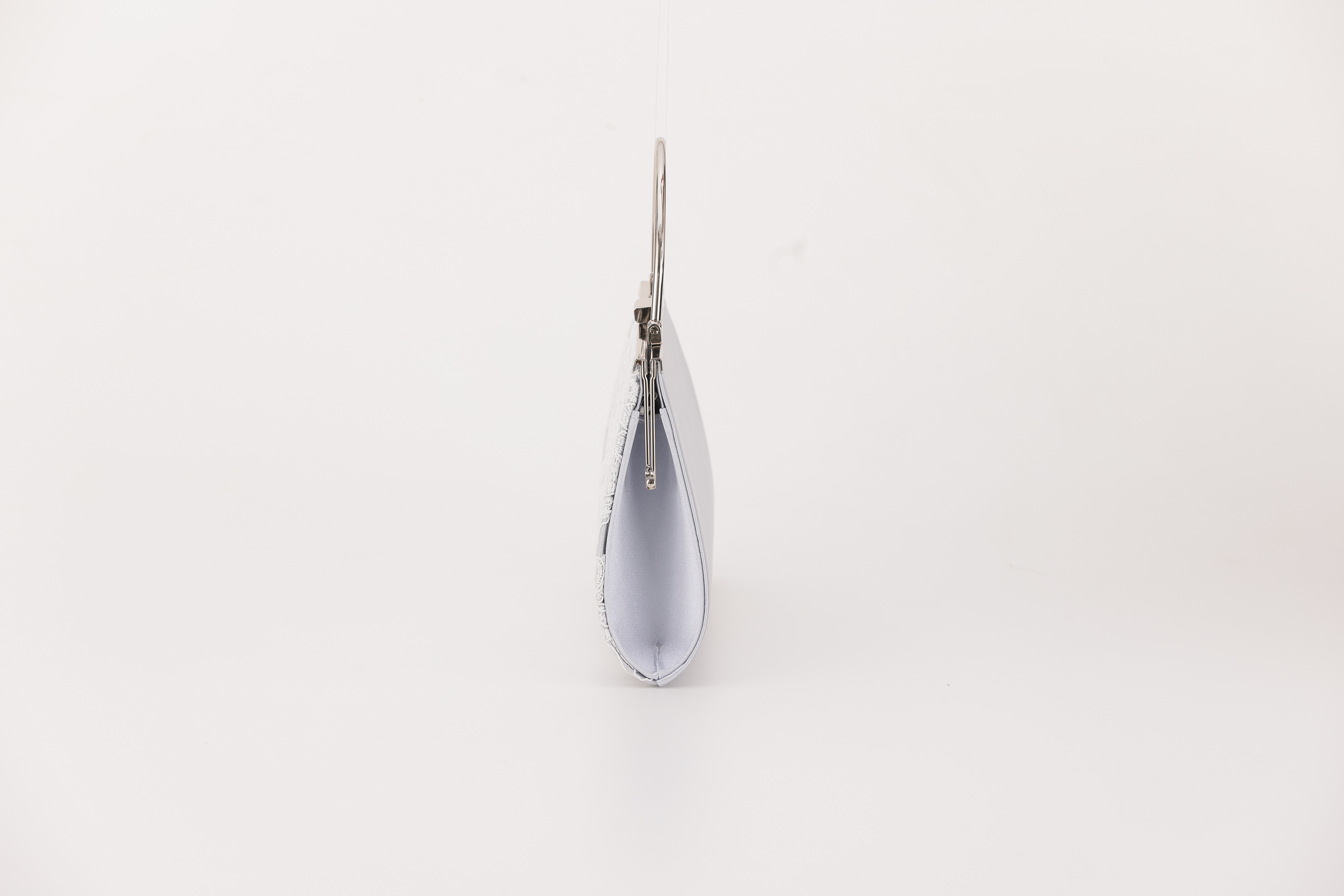 [レンタル] アートマリー 刺繍デザインパーティーバッグ シルバーの宅配レンタル - 2