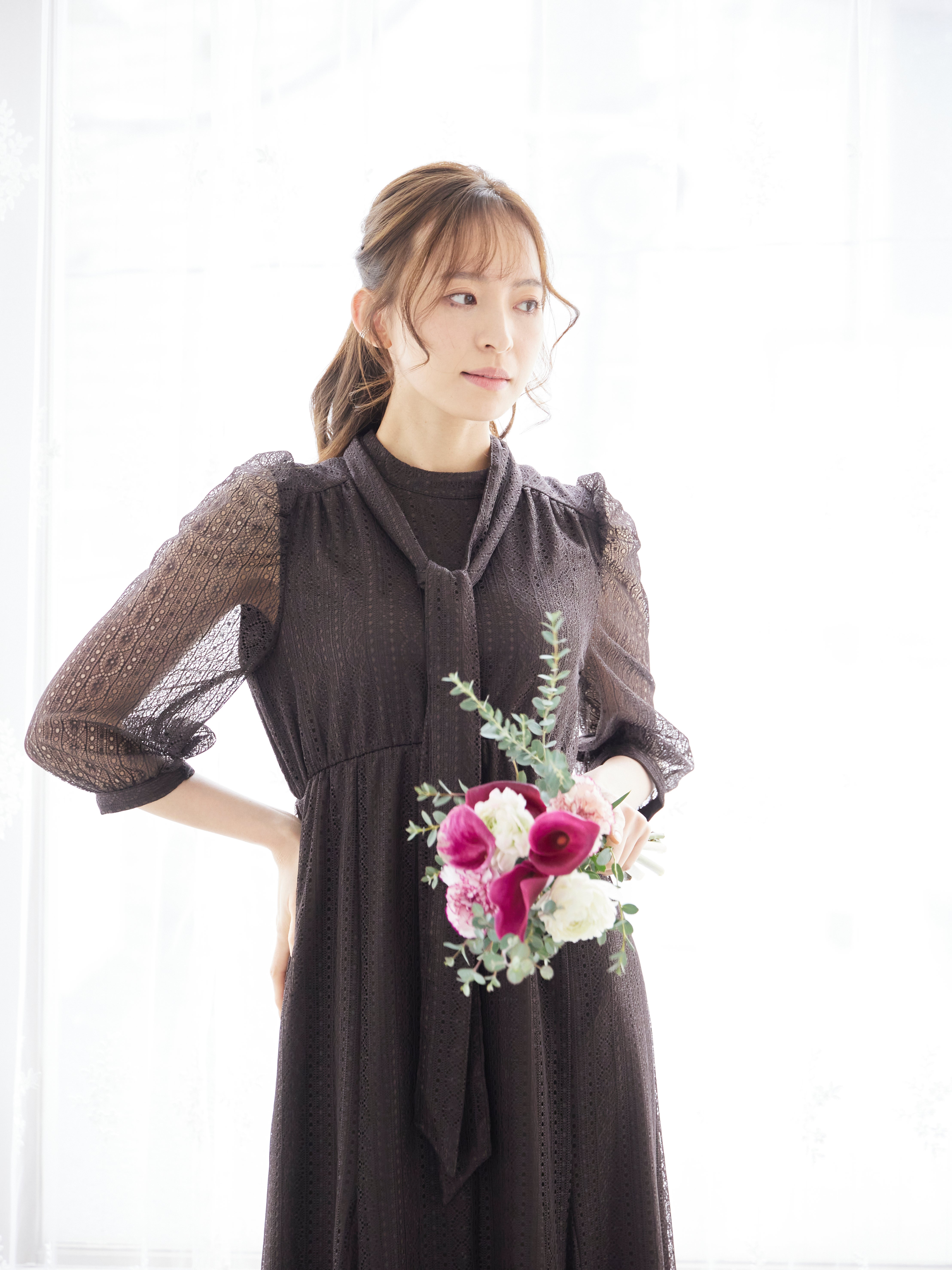 [レンタル] BELINDA DE CAPRIS リボン付きギャザースリーブ レースワンピースドレス ブラウンの宅配レンタル - 8