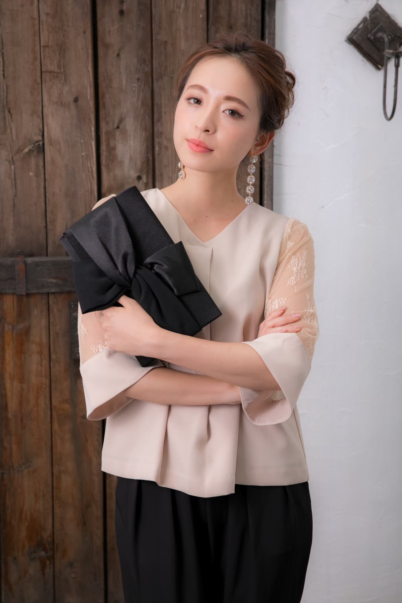 [レンタル] BELINDA DE CAPRIS チュールスリーブカフス セットアップ パンツドレス ベージュ×ブラックの宅配レンタル - 12