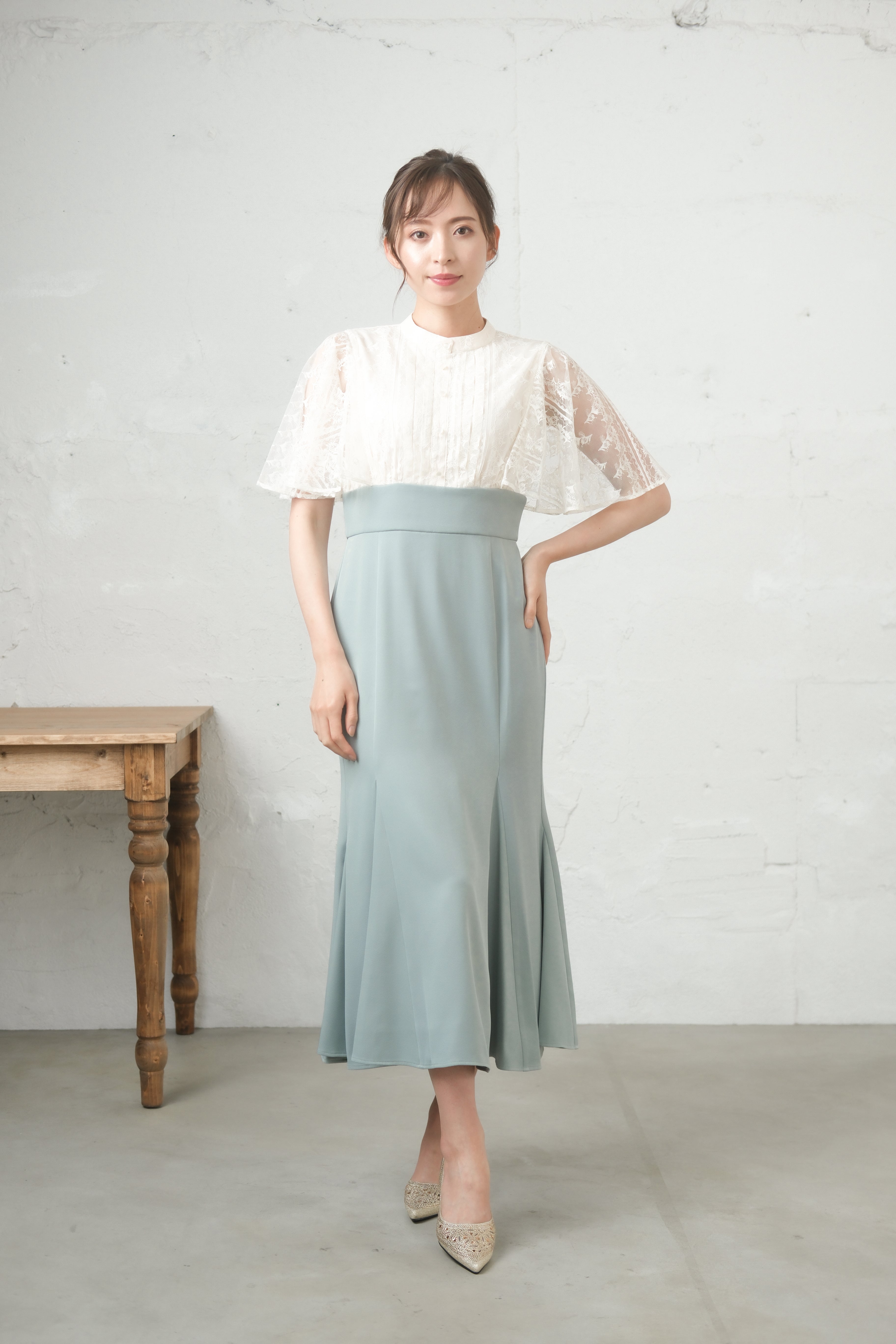 [レンタル] BELINDA DE CAPRIS レース切り替えマーメイド ワンピースドレス オフホワイト×ミントの宅配レンタル - 2