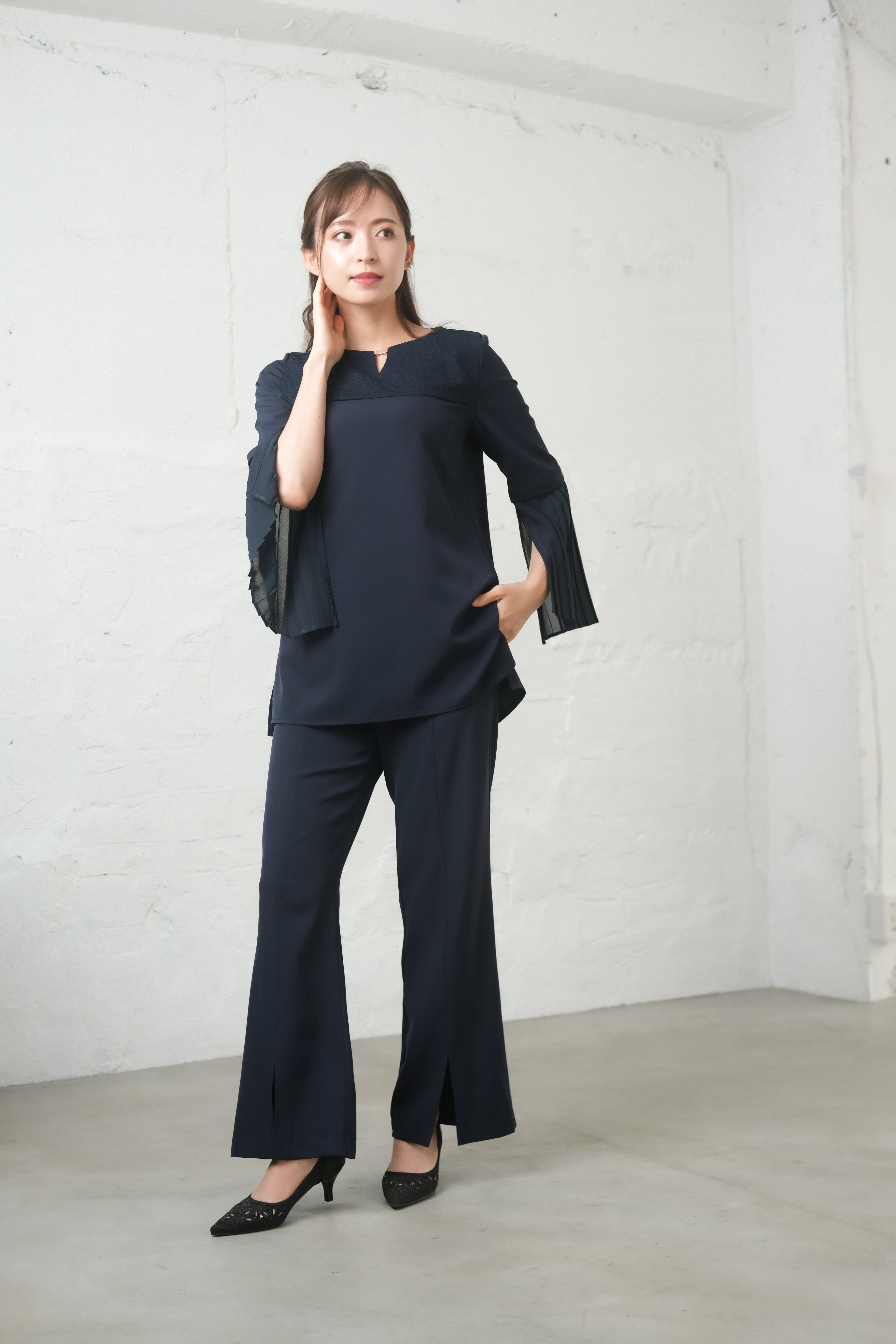 [レンタル] BELINDA DE CAPRIS プリーツ袖 セットアップ スリットパンツドレス ネイビーの宅配レンタル - 7