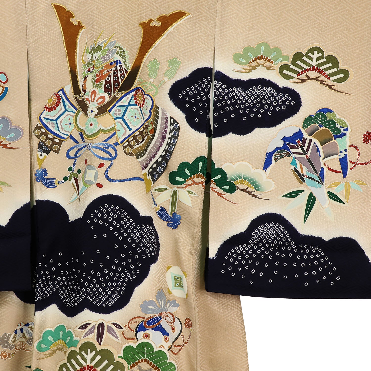 [レンタル] [手描友禅] 男の子 お宮参り 産着 レンタル6点フルセット 正絹 兜に松と雲取り 紗綾形のライトブラウン色の宅配レンタル - 3