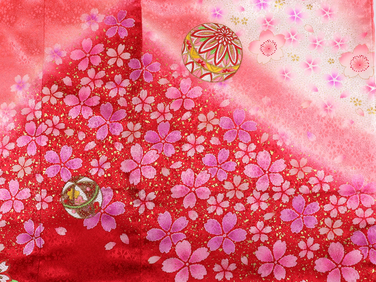 [レンタル] 女の子 お宮参り 産着 レンタル6点フルセット 正絹 刺繍の鞠に桜づくし ピンク色の宅配レンタル - 5