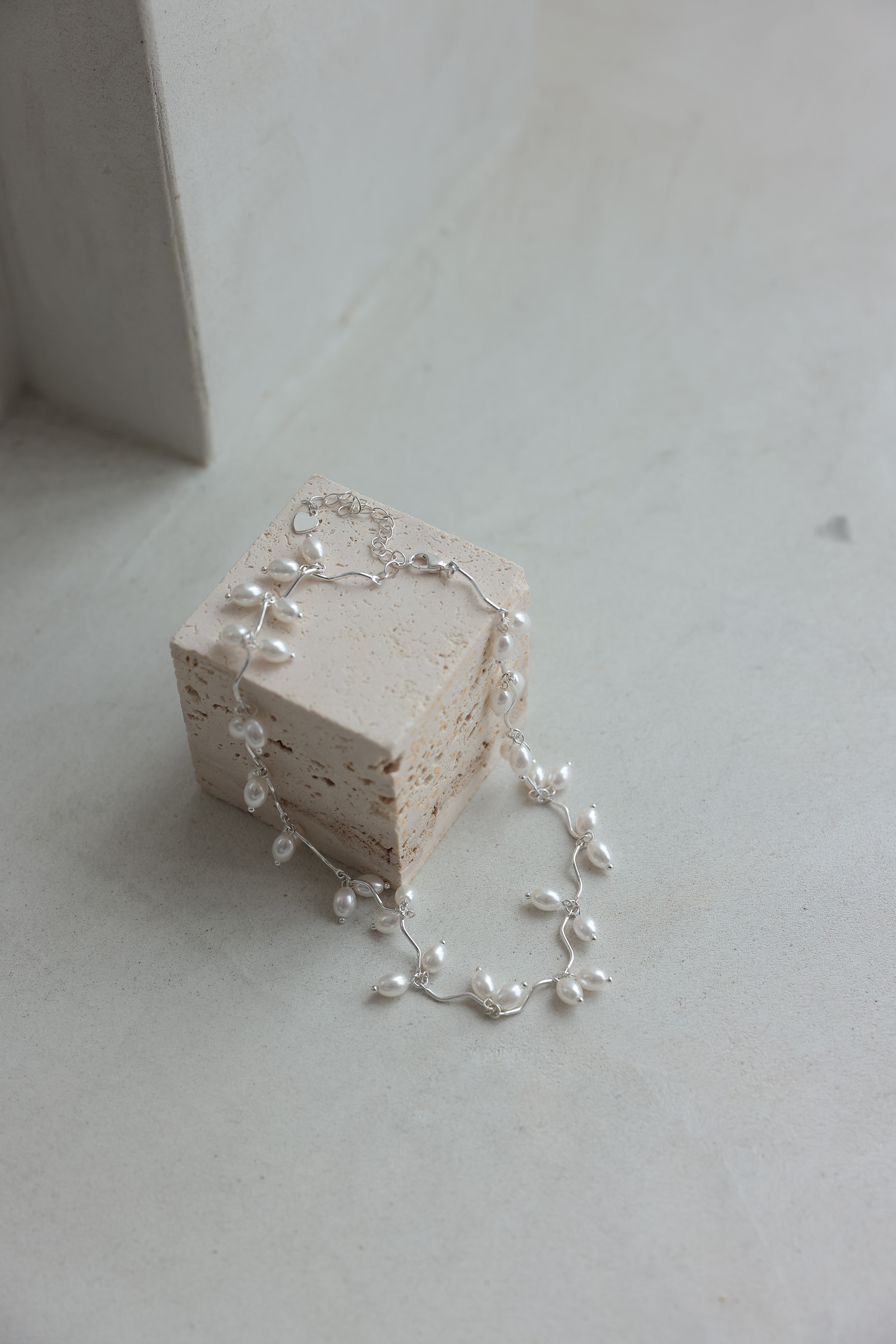 [レンタル] アートマリー シズクパールウェーブネックレス シルバーの宅配レンタル - 2