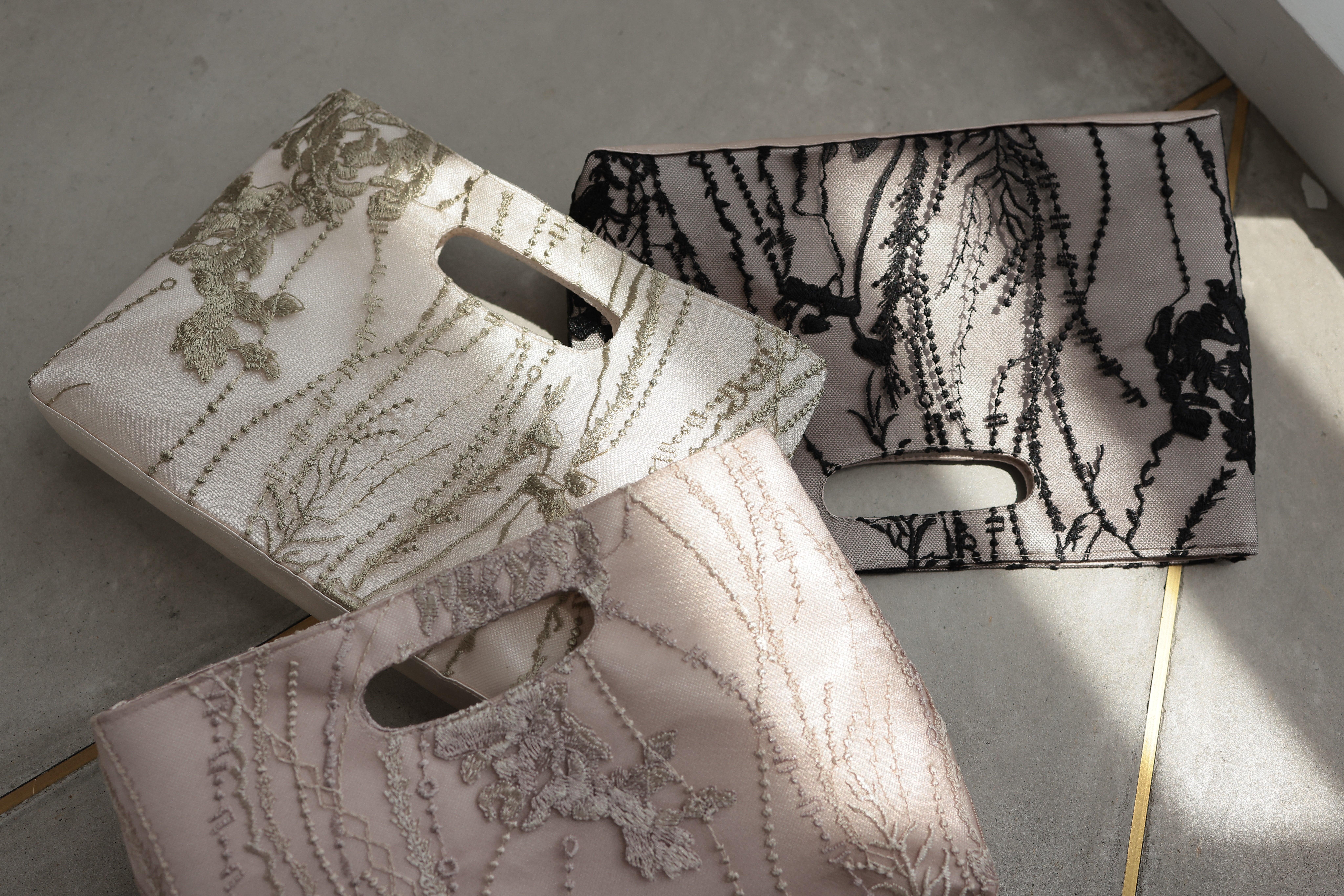 [レンタル] アートマリー 刺繍ハンドホールパーティバッグ ブラックの宅配レンタル - 6