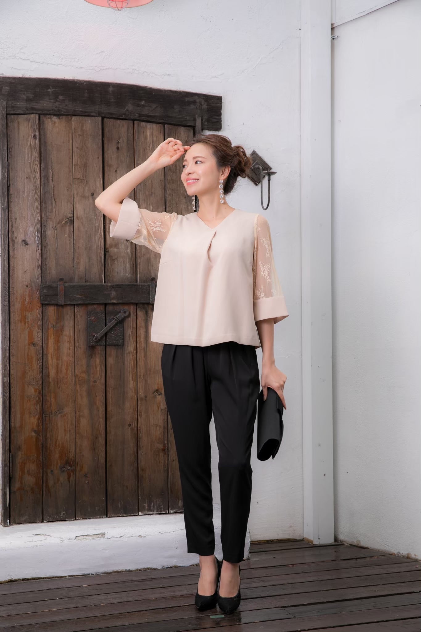 [レンタル] BELINDA DE CAPRIS チュールスリーブカフス セットアップ パンツドレス ベージュ×ブラックの宅配レンタル - 5