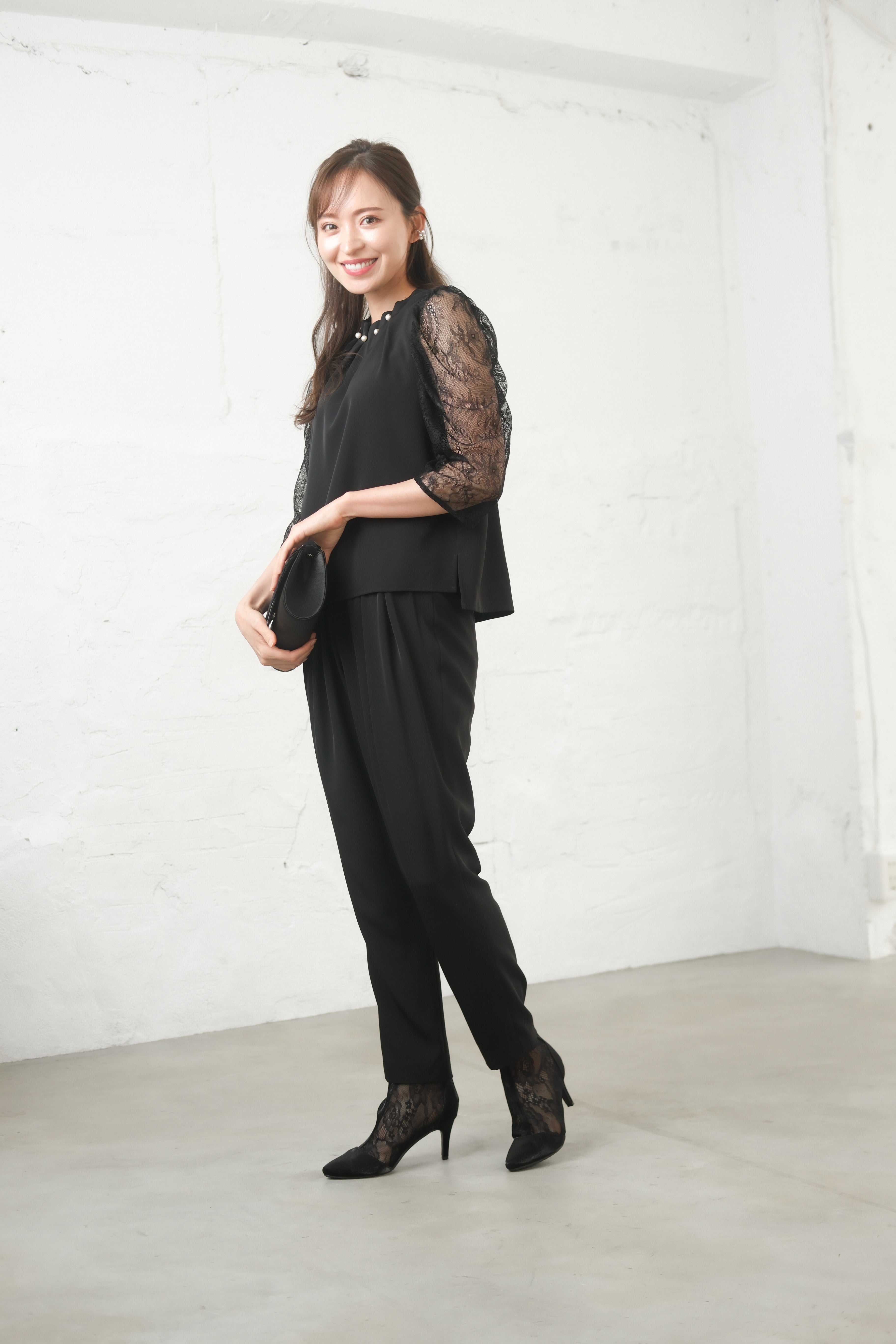 [レンタル] BELINDA DE CAPRIS パールボタン付き セットアップ パンツドレス ブラックの宅配レンタル - 4