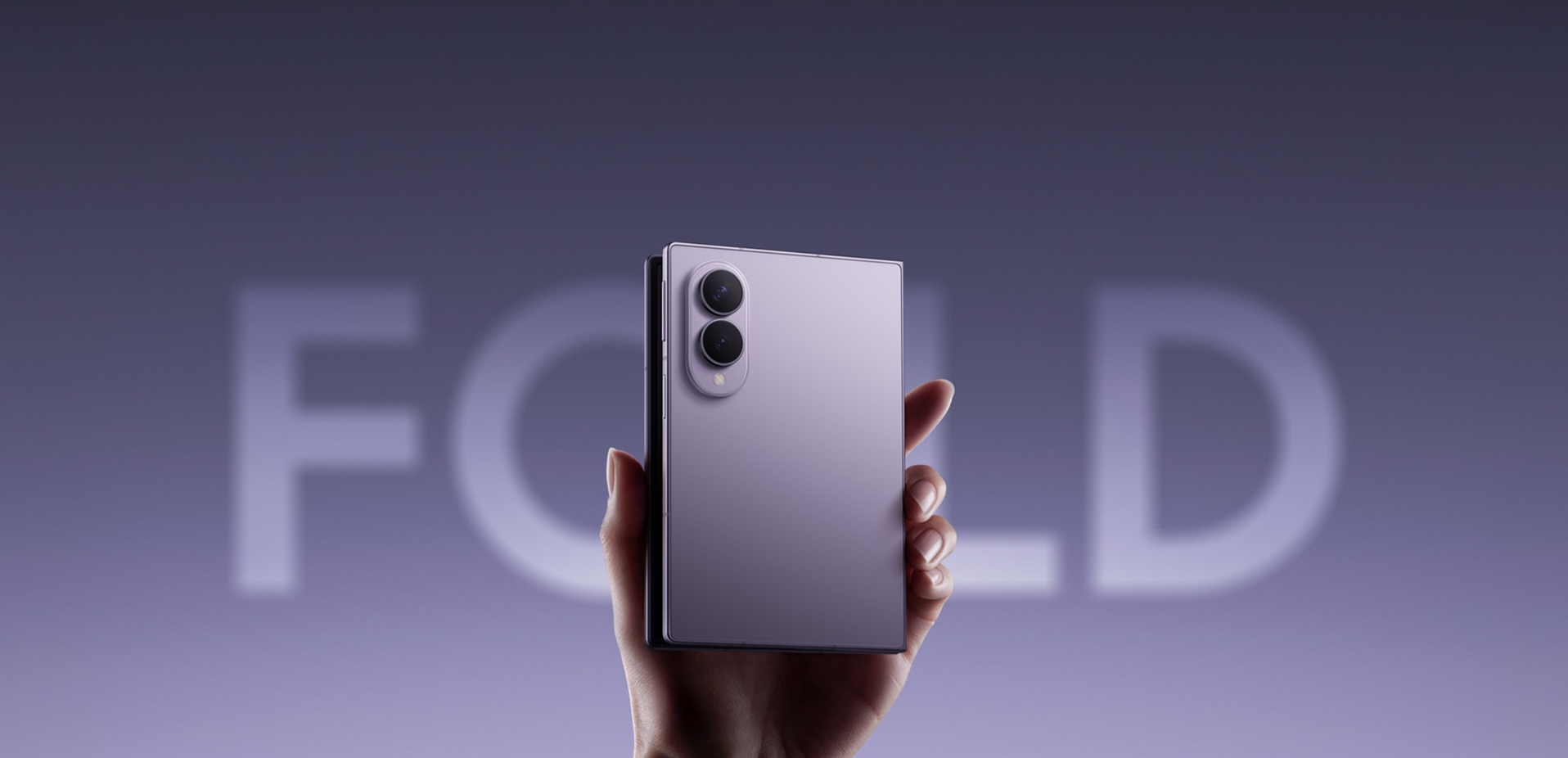 サムスン(Samsung) Galaxy Z Fold8 256GB スマートフォン 本体を手に持ったデザイン・質感 ラベンダー - 16
