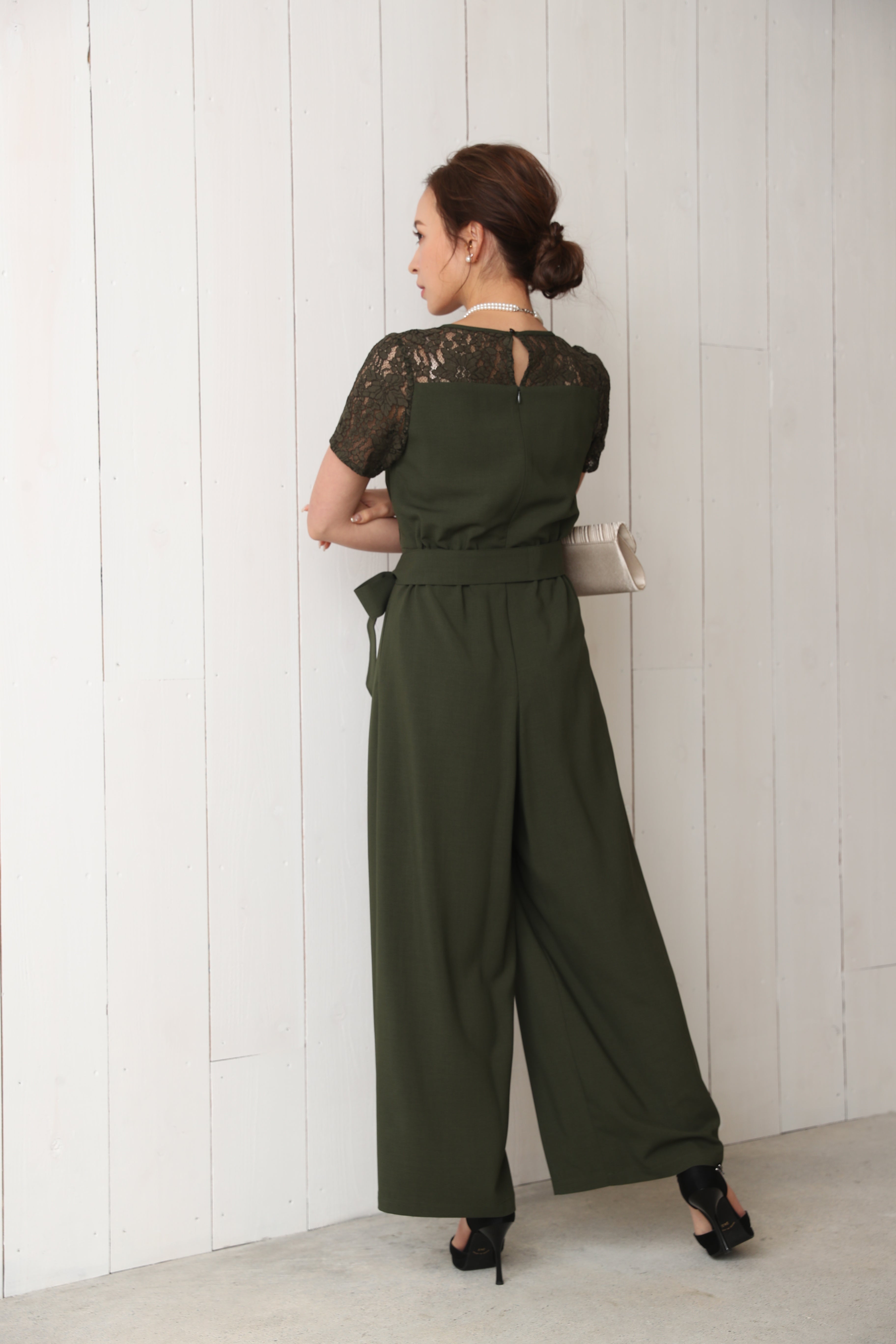 [レンタル] BELINDA DE CAPRIS 袖付きタックテーパード オールインワン パンツドレス カーキの宅配レンタル - 23