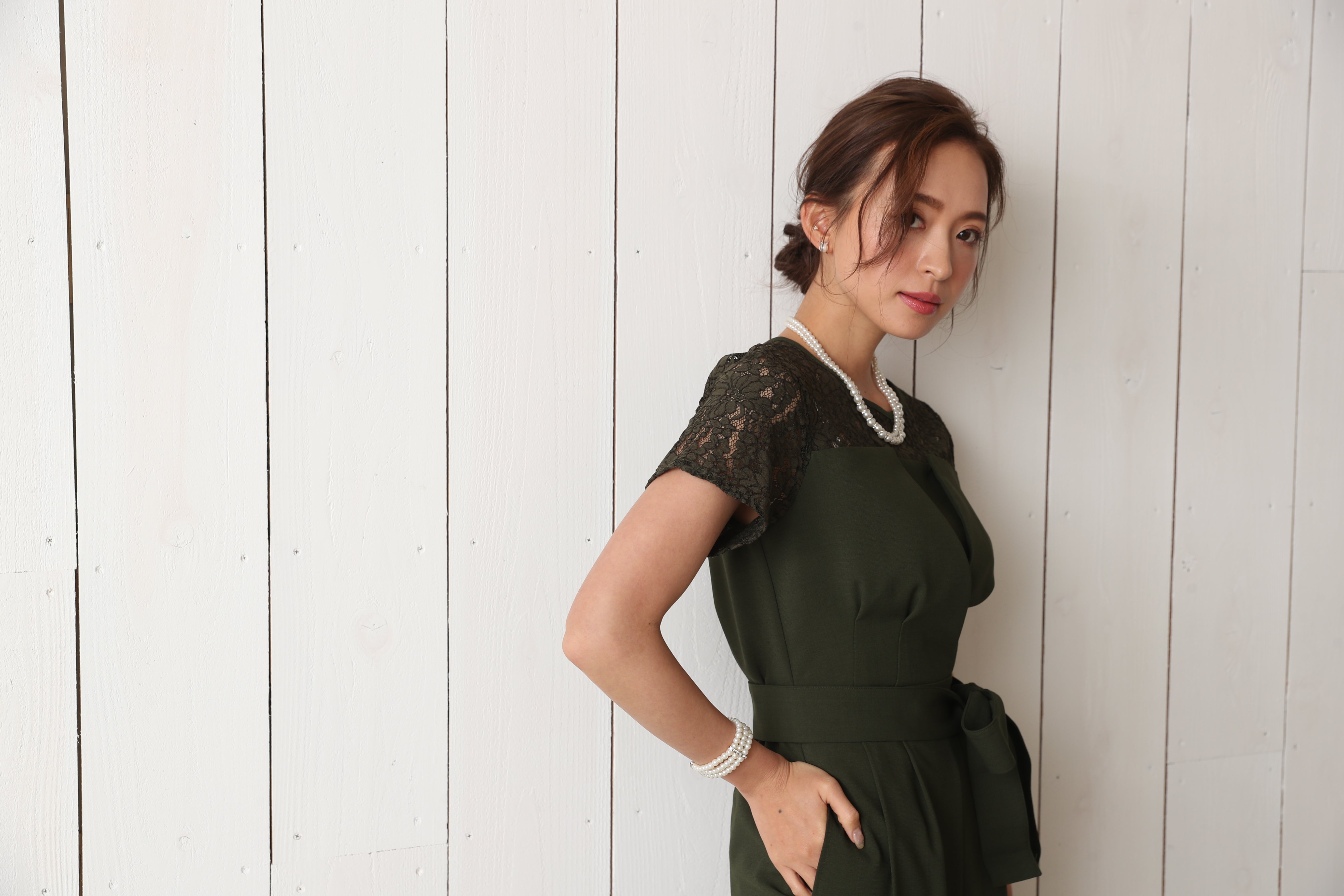 [レンタル] BELINDA DE CAPRIS 袖付きタックテーパード オールインワン パンツドレス カーキの宅配レンタル - 38