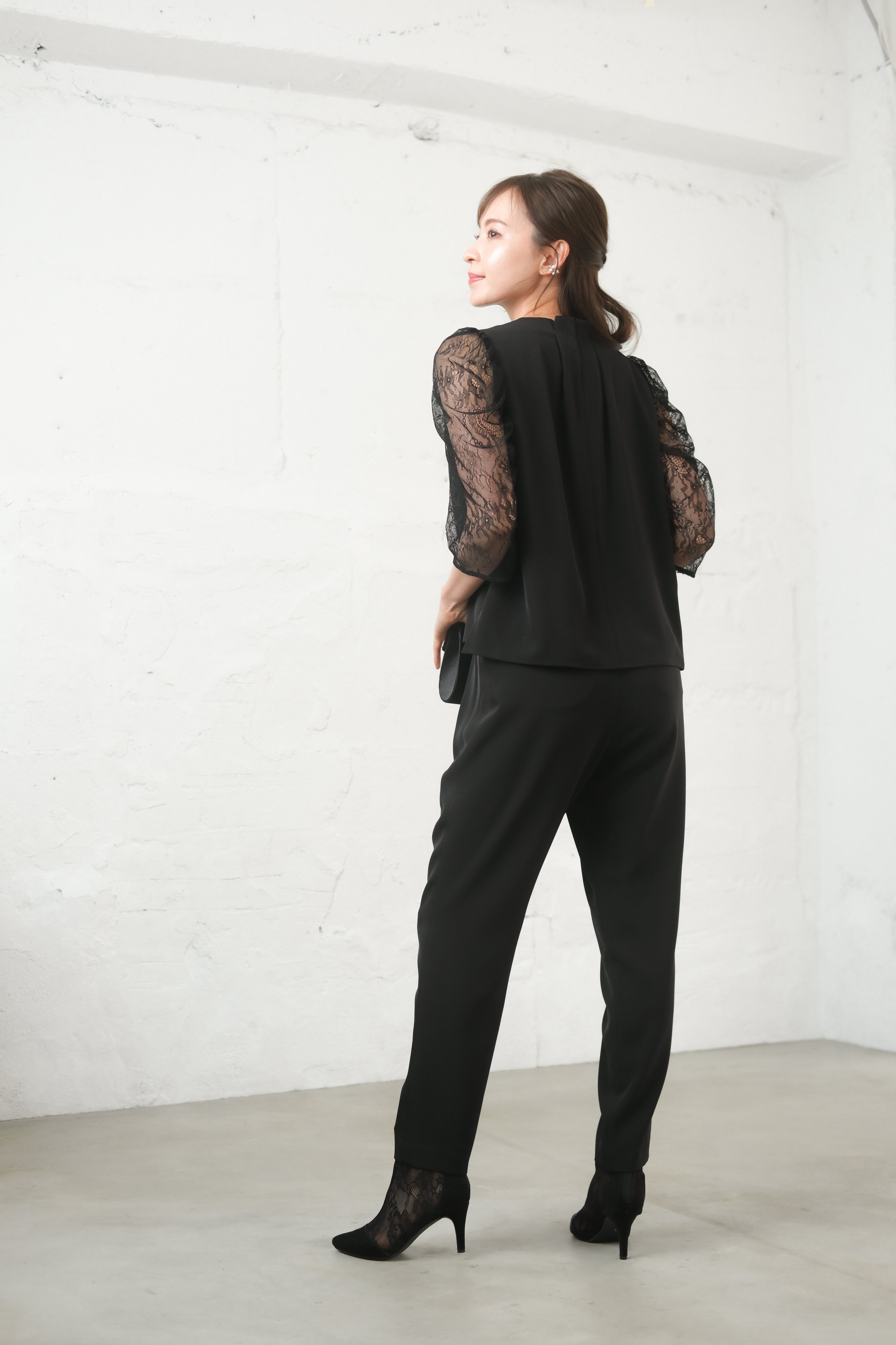 [レンタル] BELINDA DE CAPRIS パールボタン付き セットアップ パンツドレス ブラックの宅配レンタル - 15