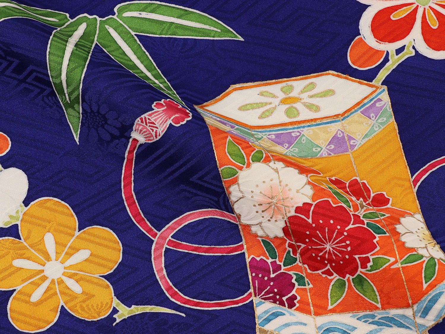 [レンタル] [手描友禅] 女の子 お宮参り 産着 手描友禅 レンタル6点フルセット 正絹 金駒刺繍の貝桶に松竹梅 加賀調の紺色の宅配レンタル - 6