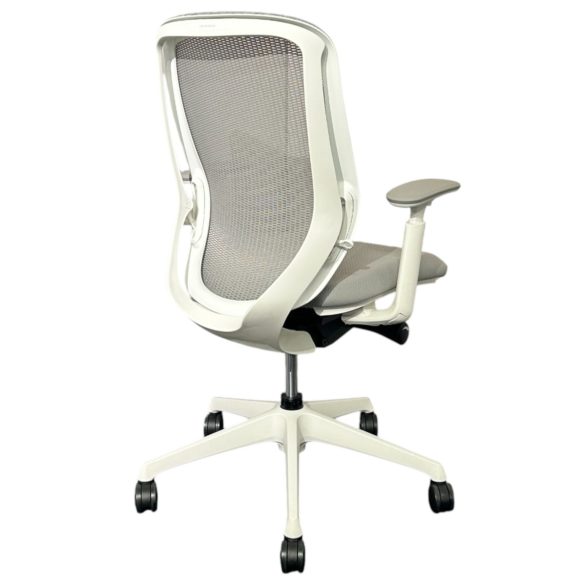 [レンタル] オカムラ オフィスチェア シルフィー ハイバック 可動肘 ライトグレー グレー ホワイト C685XW-FMR3 2021年製 - 4