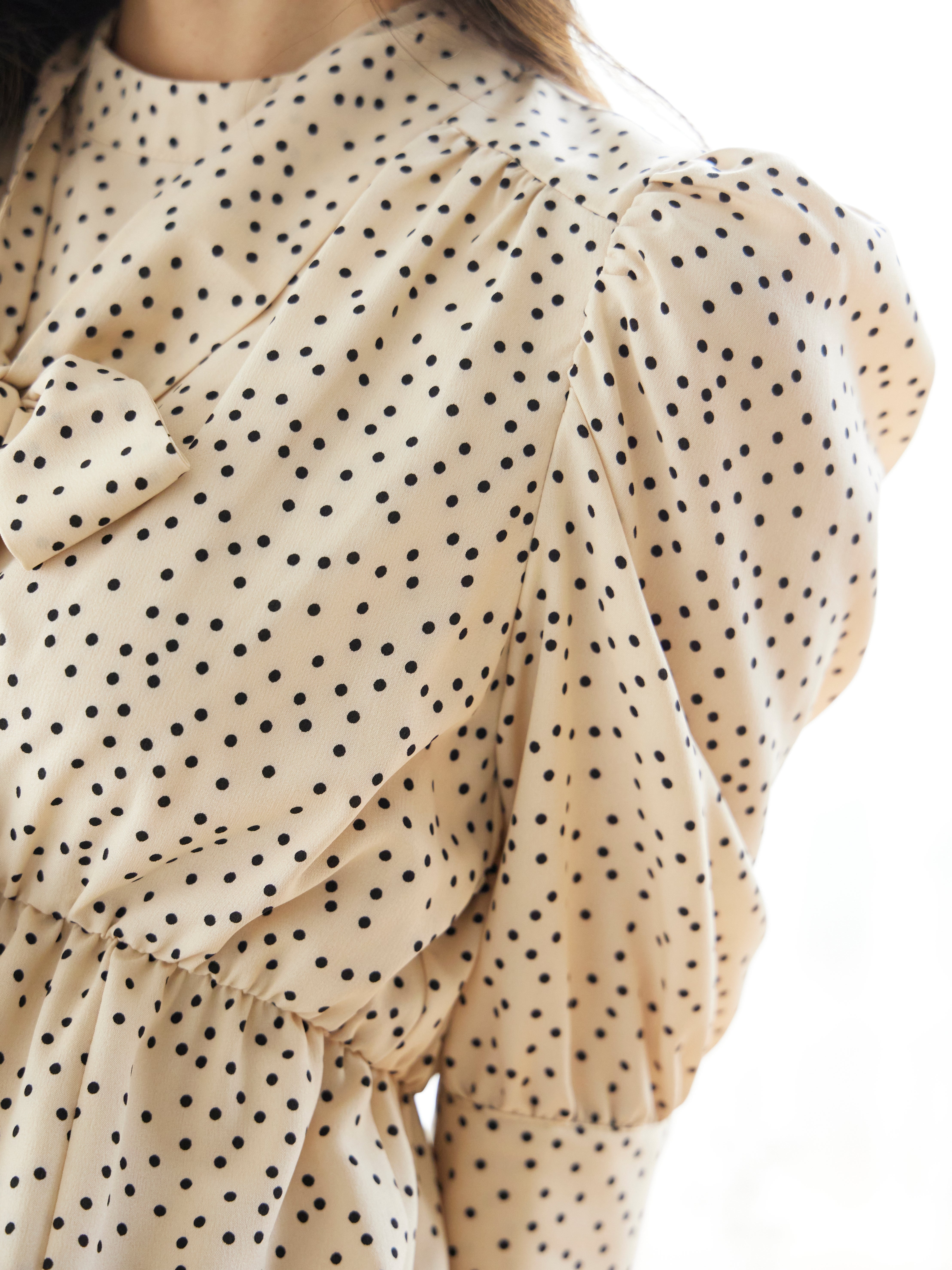 [レンタル] BELINDA DE CAPRIS ギャザースリーブ ドットワンピースドレス ベージュの宅配レンタル - 14