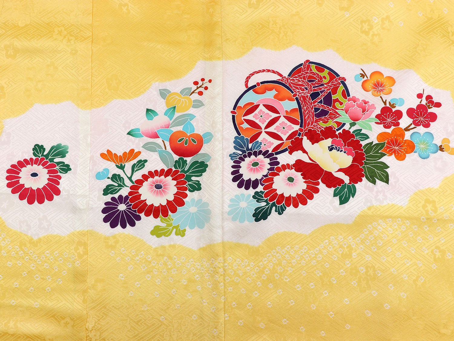 [レンタル] 女の子 お宮参り 産着 レンタル6点フルセット 正絹 鞠と鼓 紗綾形の黄色色の宅配レンタル - 5