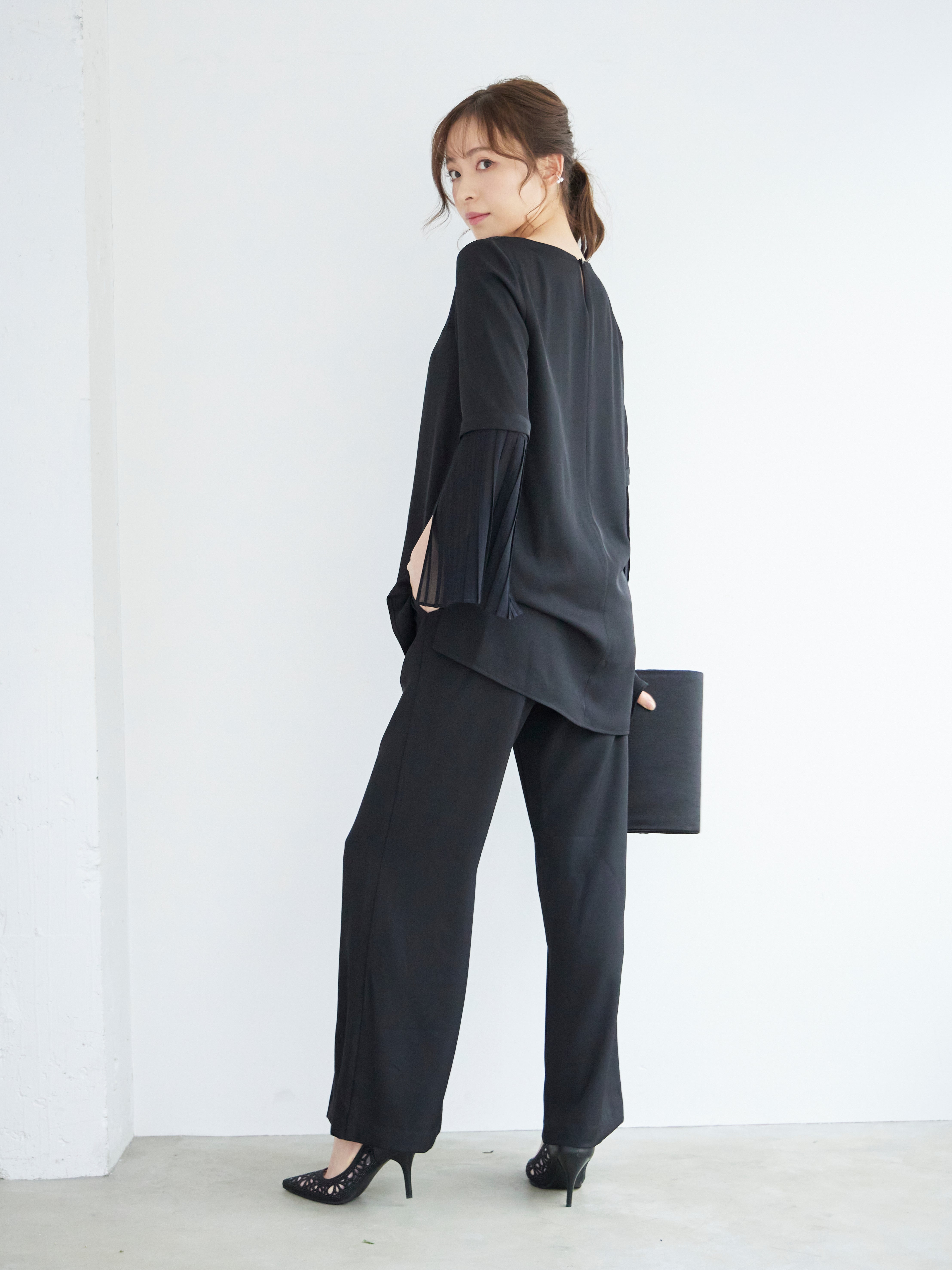 [レンタル] BELINDA DE CAPRIS プリーツ袖 セットアップ スリットパンツドレス ブラックの宅配レンタル - 6