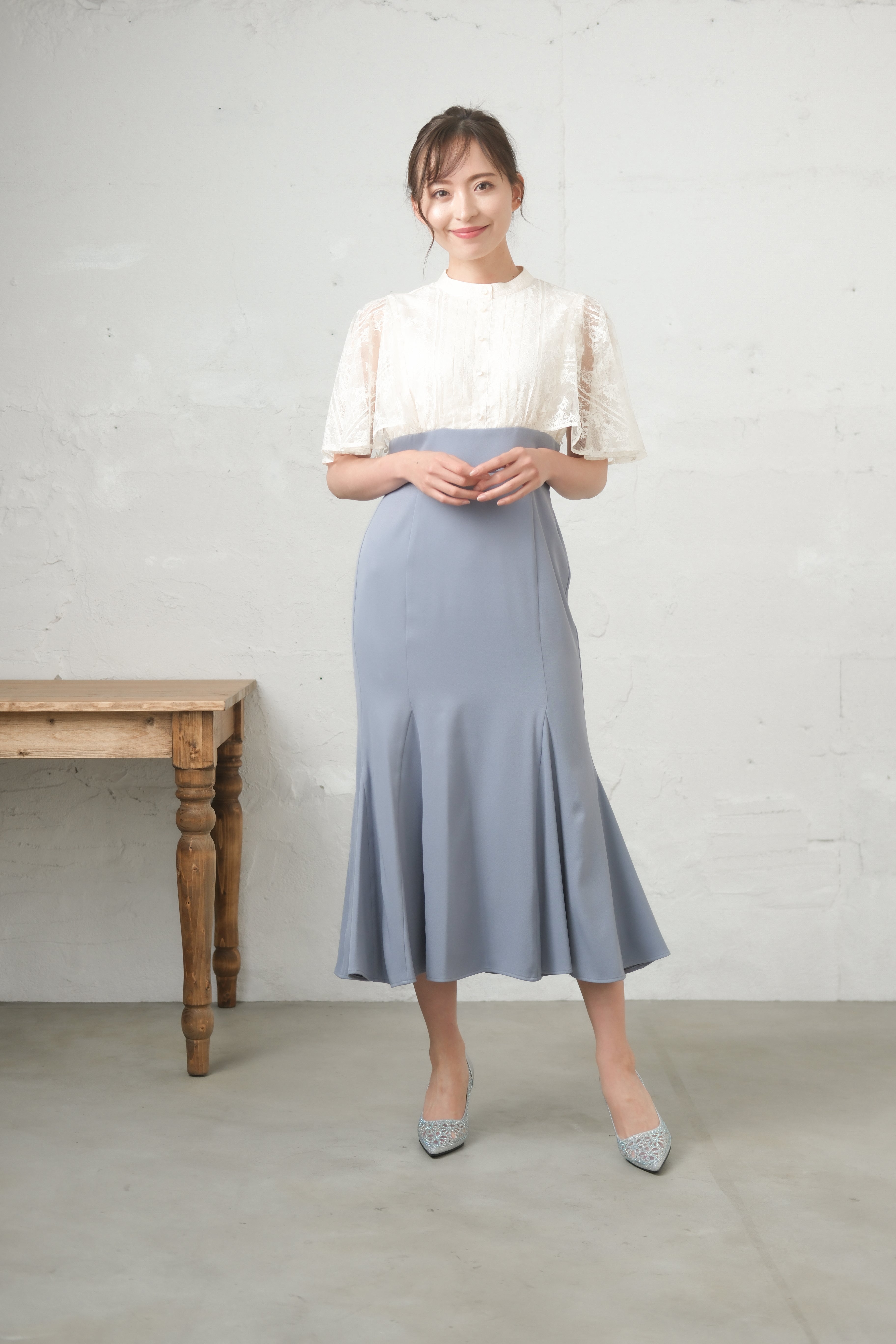 BELINDA DE CAPRIS レース切り替えマーメイド ワンピースドレス オフホワイト×ブルー