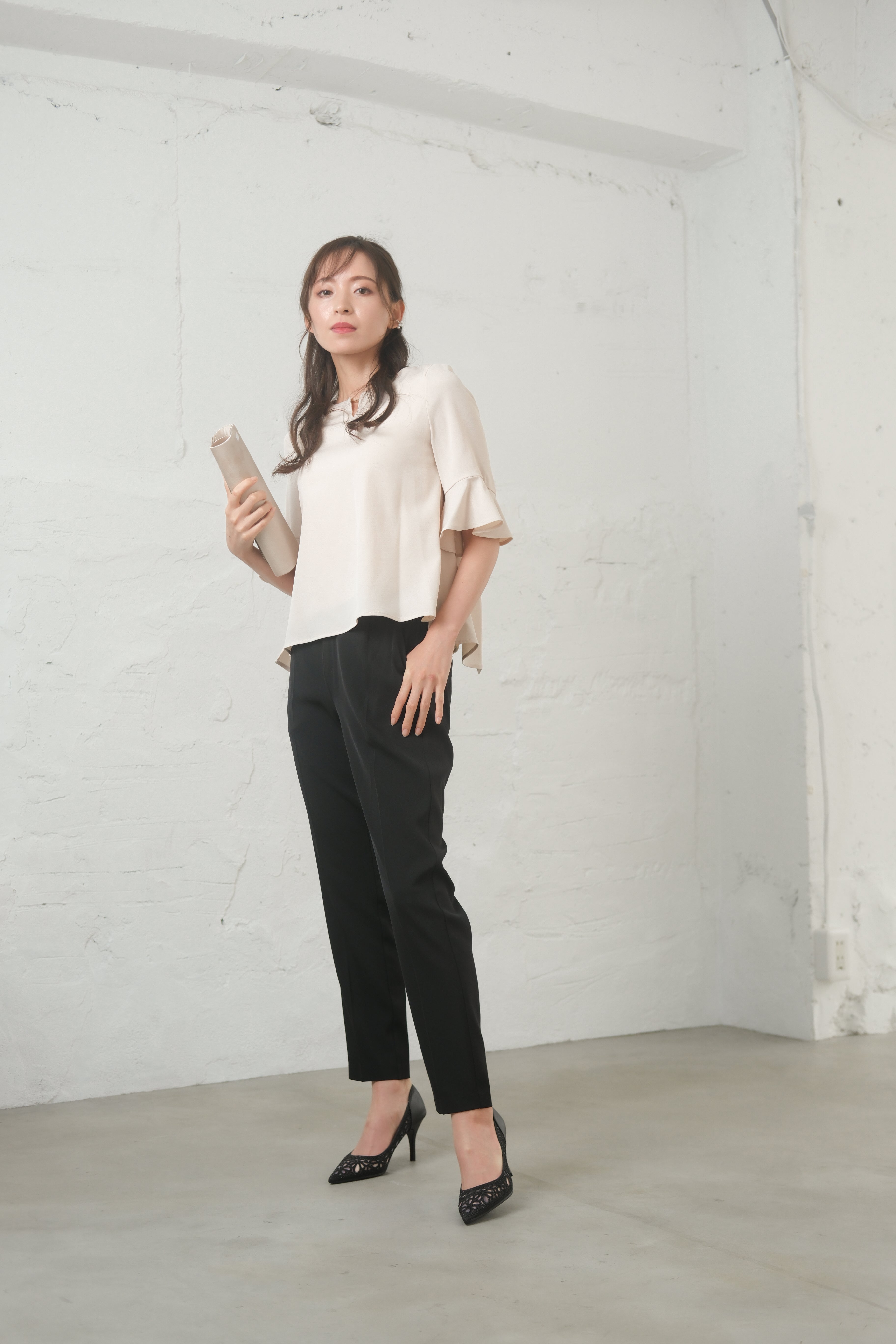 [レンタル] BELINDA DE CAPRIS パンツドレス バックレーストップス 2点セット ベージュ×ブラックの宅配レンタル - 4